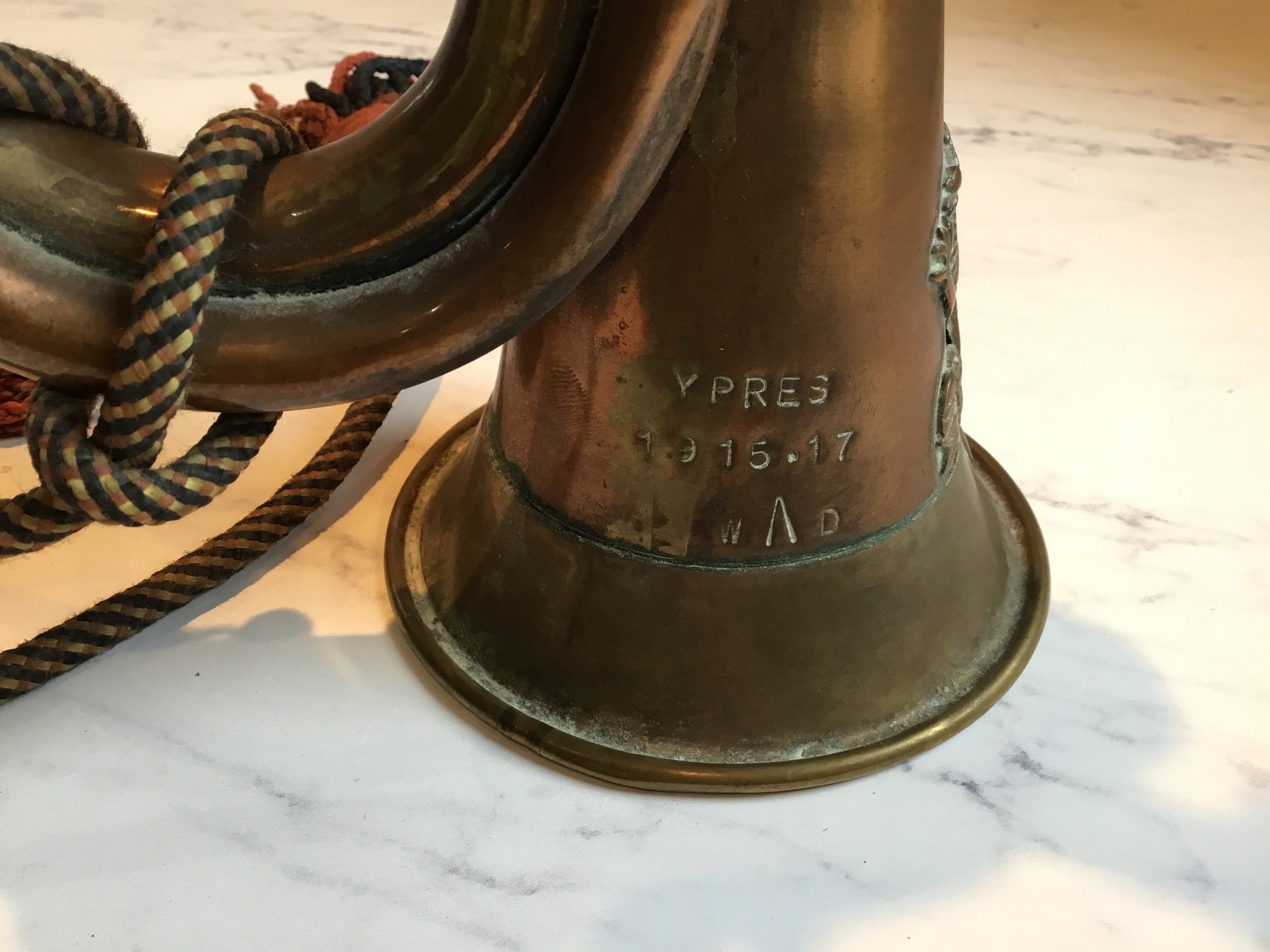 World War I - a copper and brass bugle, named and stamped Apres 1915 - 1917, applied with  Royal - Image 3 of 4