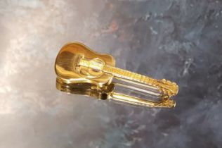 A 9ct gold novelty brooch in the form of a guitar approx. 5cms long 9.2g (VAT on Hammer price)