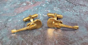 A pair of 9ct gold novelty cufflinks in the form of an electric guitar, JS, Sheffield 9.26g (VAT