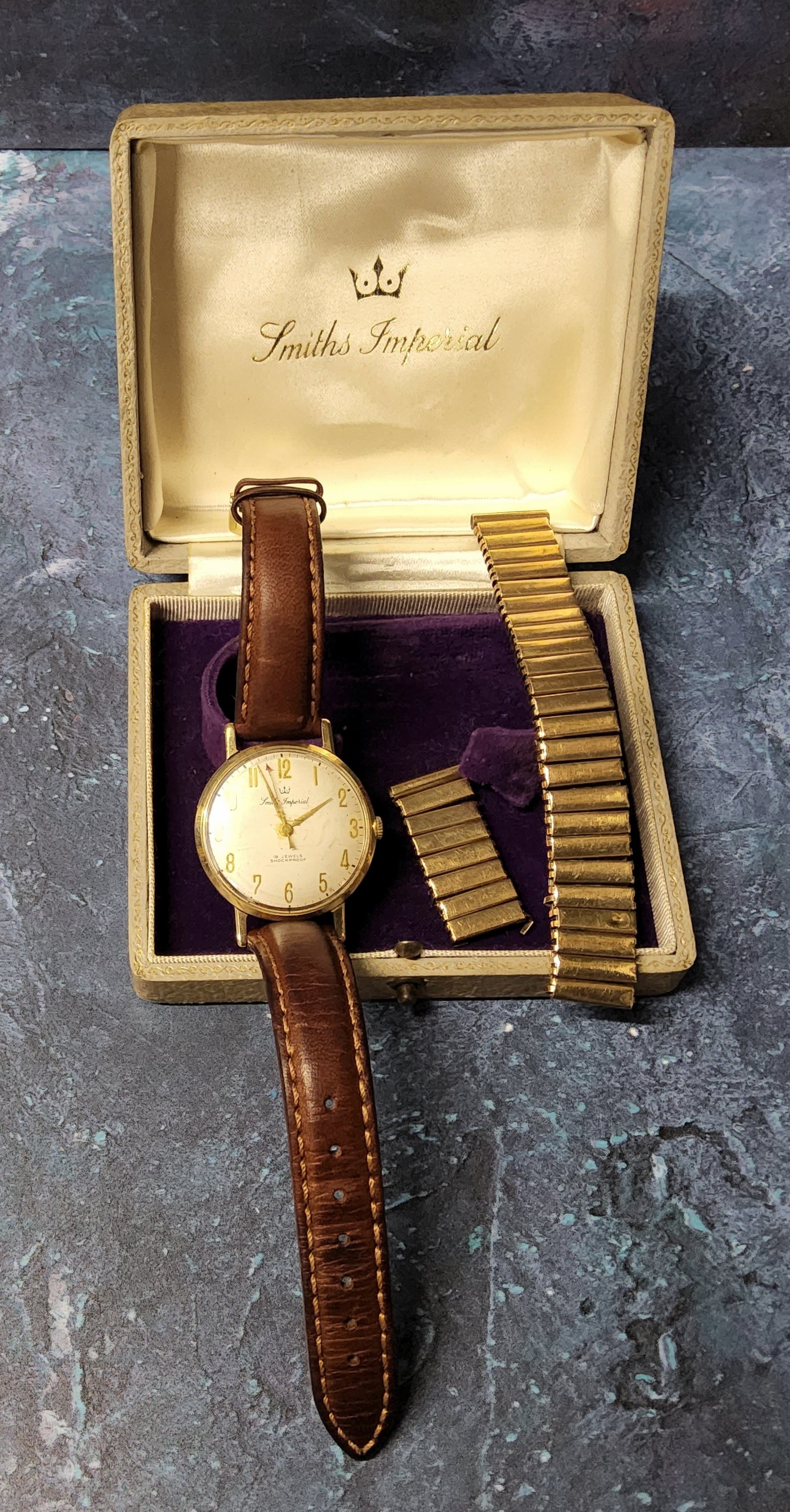 A 9ct gold Smiths Imperial gentleman's wristwatch, 18 jewel Knockproof movement, later leather