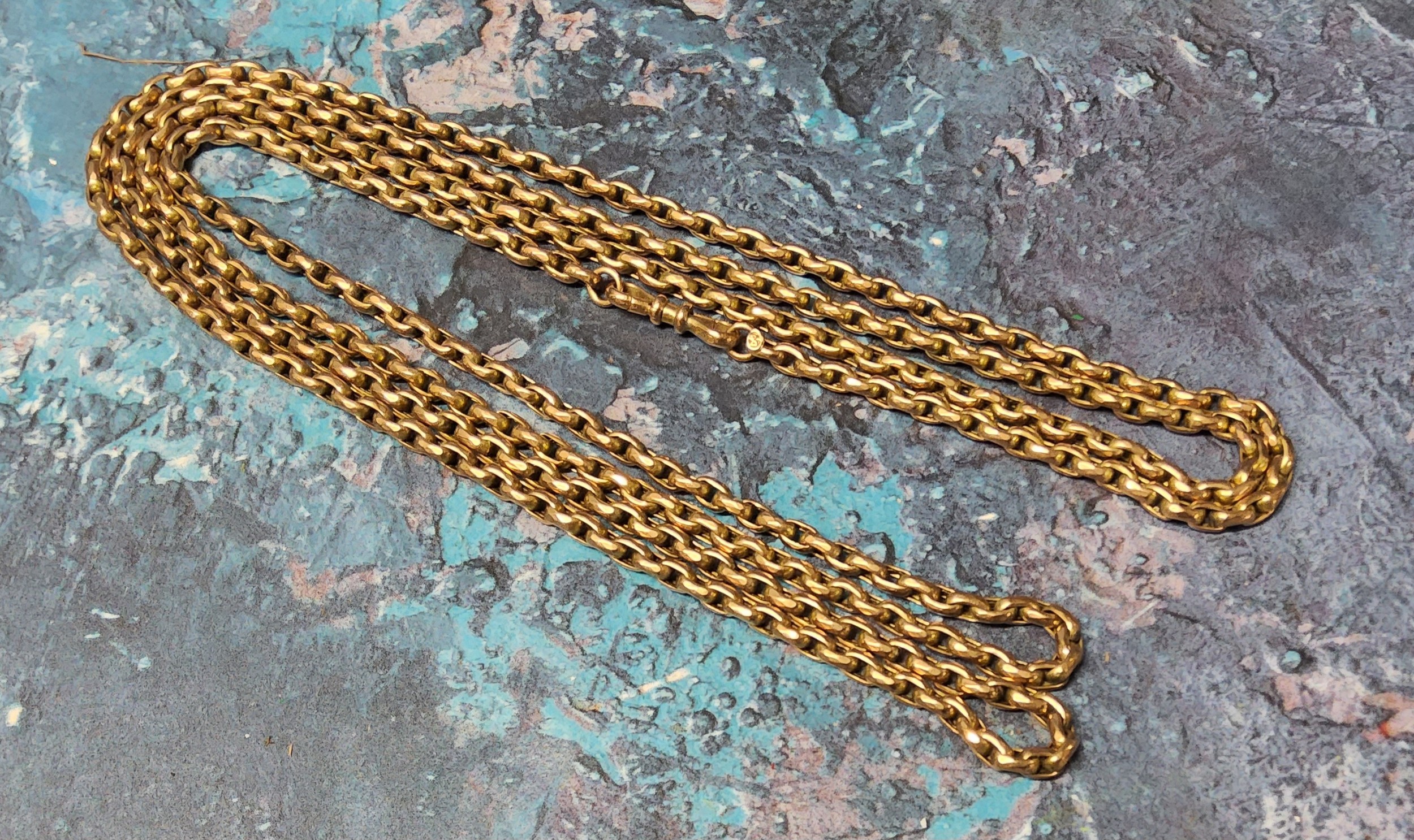 A Victorian 9ct gold faceted belcher muff/guard chain, double ended lobster claw clasp, stamped 9ct, - Image 2 of 2