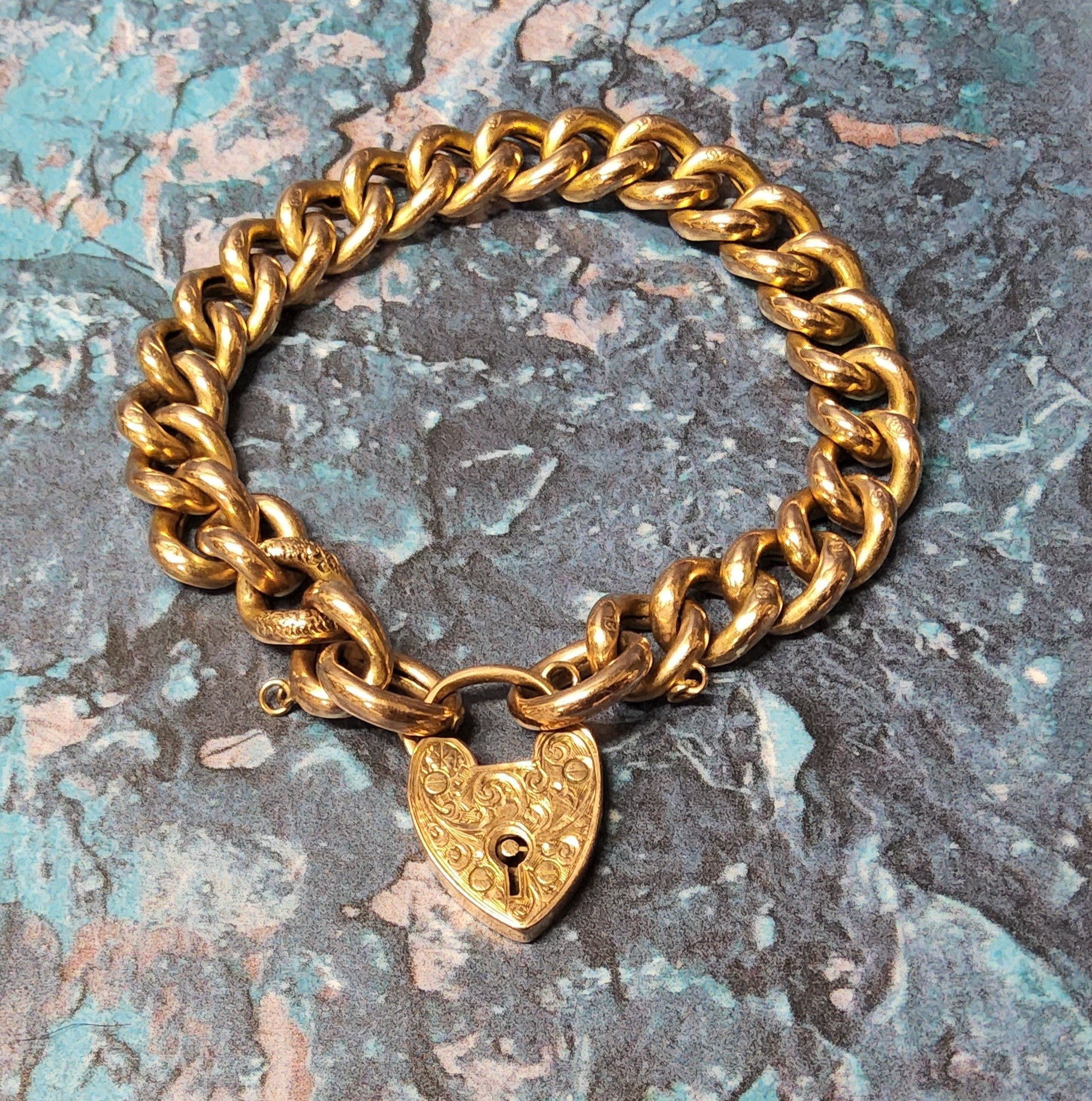 A Victorian 9ct rose gold bracelet, each alternate link with engraved decoration, each link