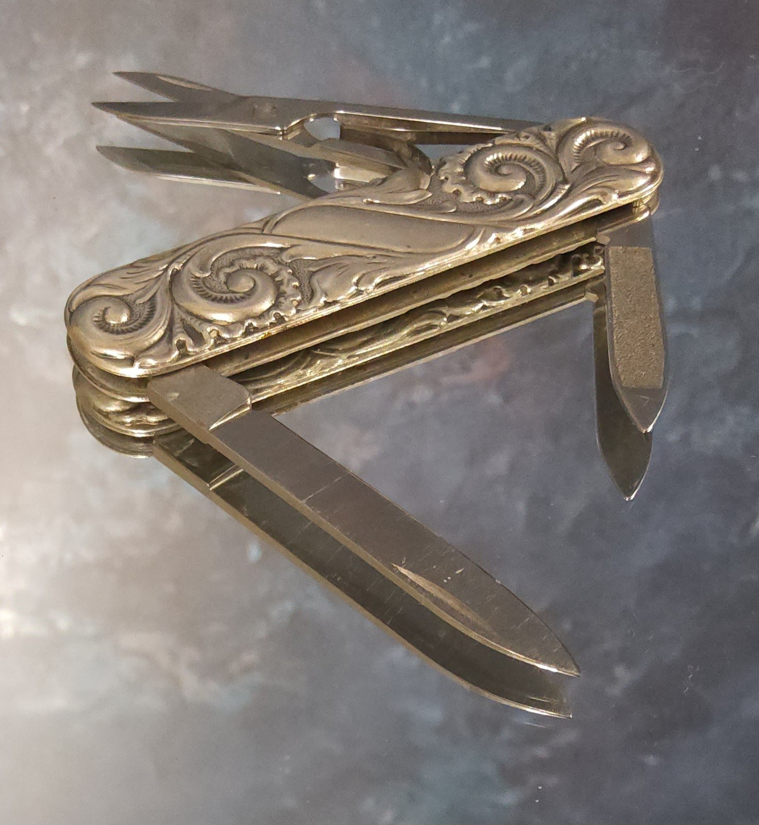 An early 20th century Norwegian silver pocket knife, the case boldly embossed with scrolling - Image 2 of 2