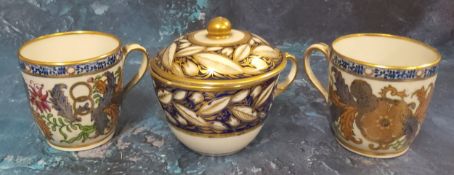 A Newhall Bute pattern teacup, painted with peacock feathers in blue and gilt, c.1790; a similar