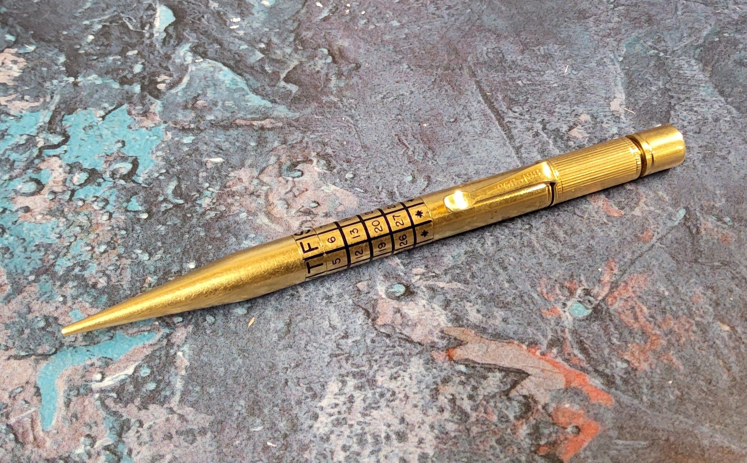 A 18ct gold calendar propelling pencil, a section of the barrel having a perpetual calendar,