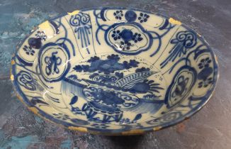 An 18th century English Delft bowl, in the manner of Dutch kraak, the centre with jardiniere and