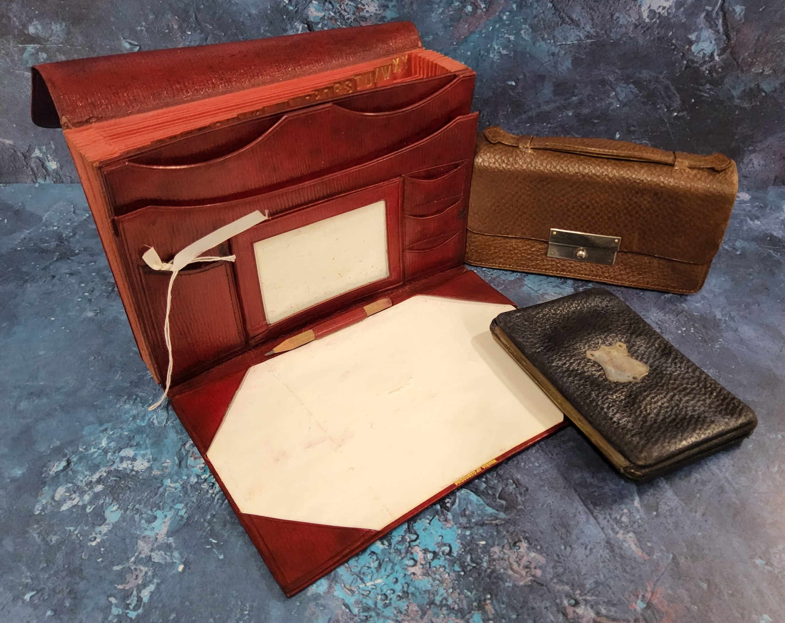An early 20th century red morocco leather stationery case,  writing surface, stamp and paper pouches - Image 4 of 4