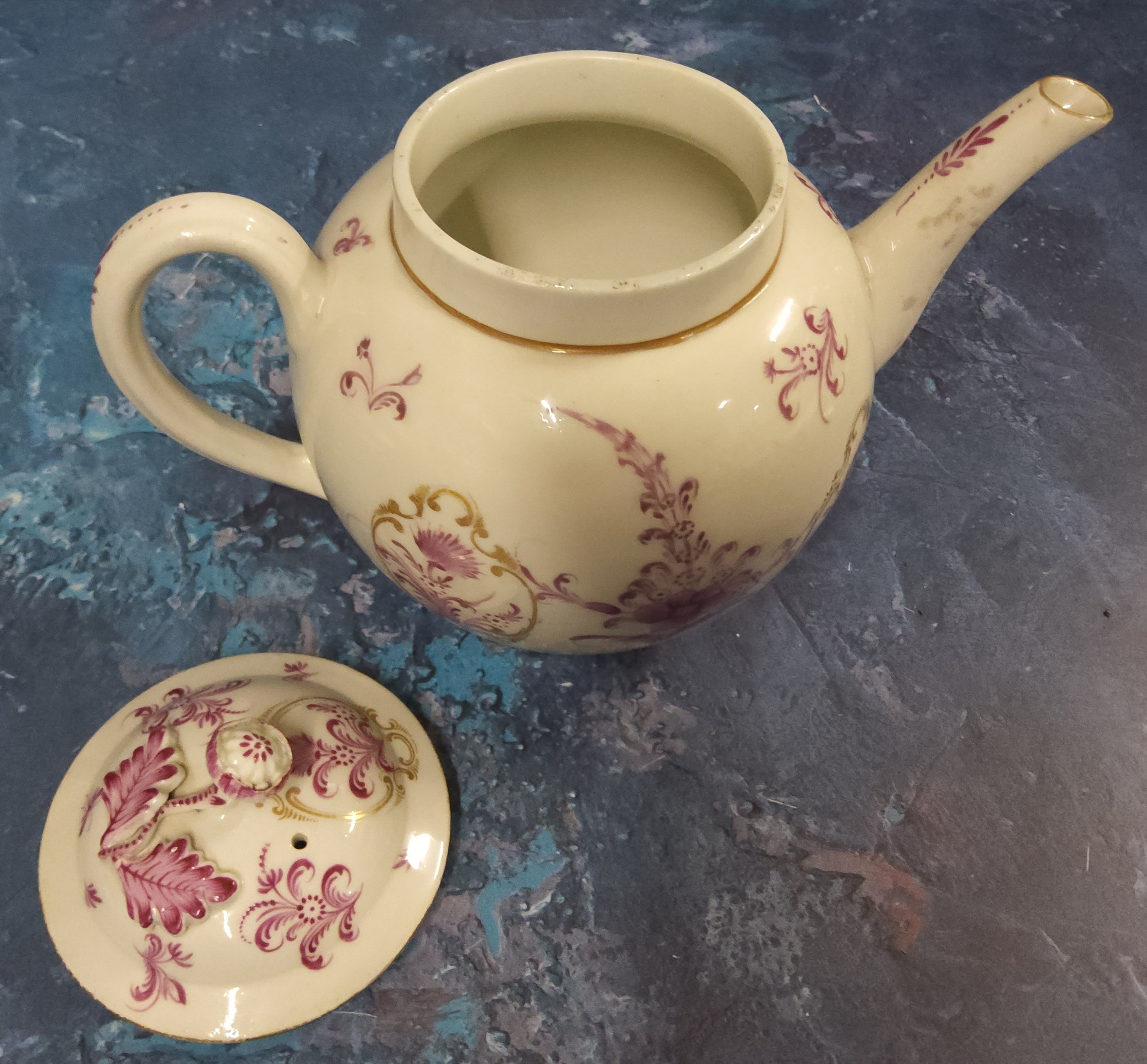 A Worcester globular teapot and cover,  painted in Meissen style with puce flowers in gilt - Image 5 of 6