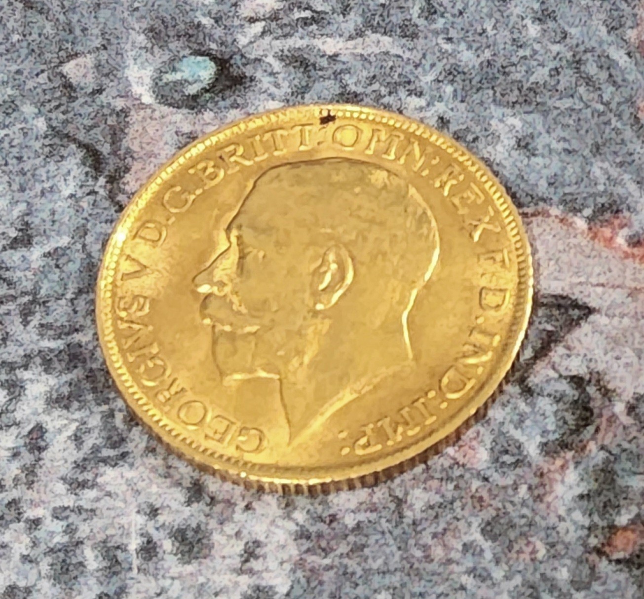 A George V full sovereign, 1915 - Image 2 of 2