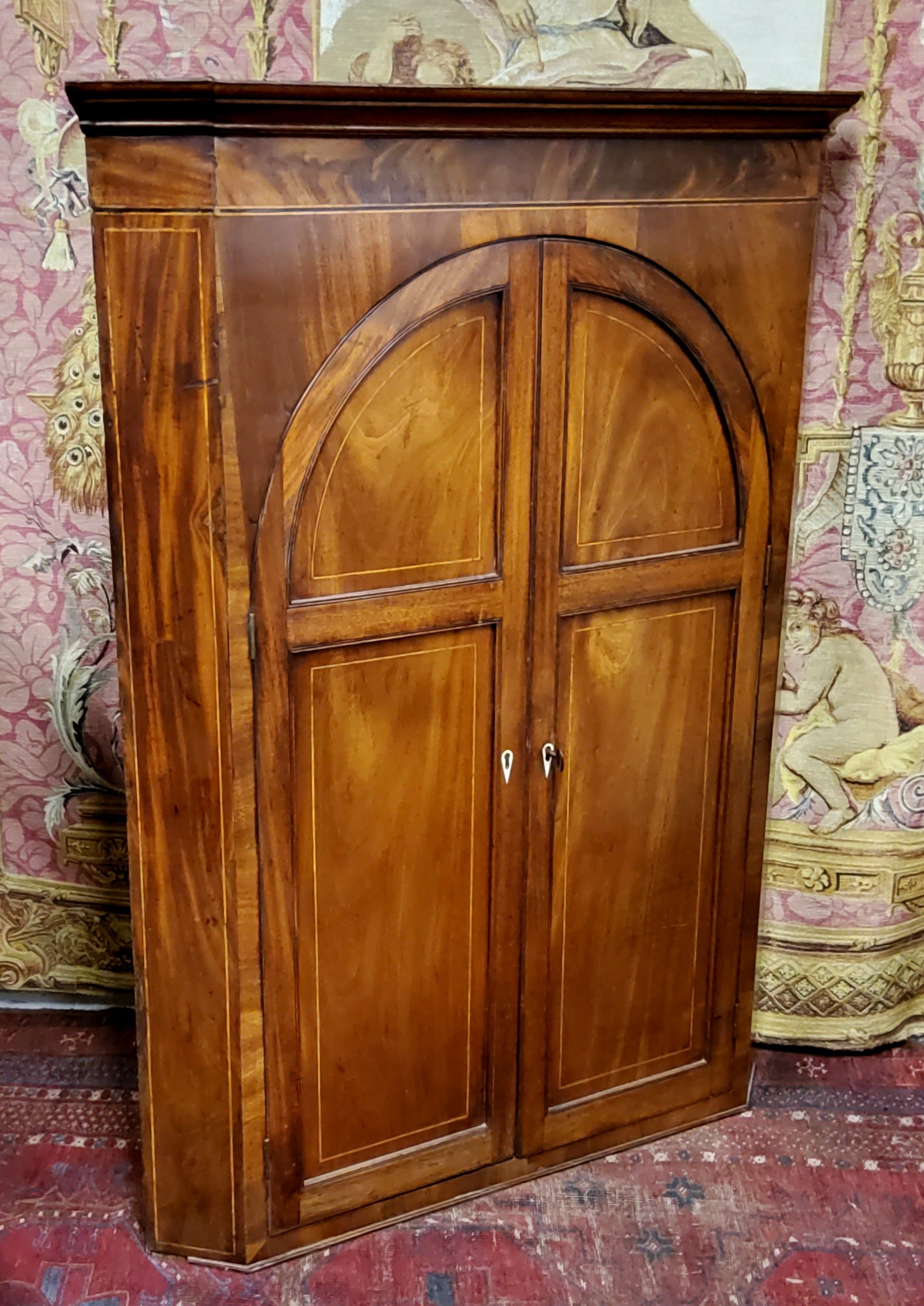 A George III mahogany corner cabinet c.1800