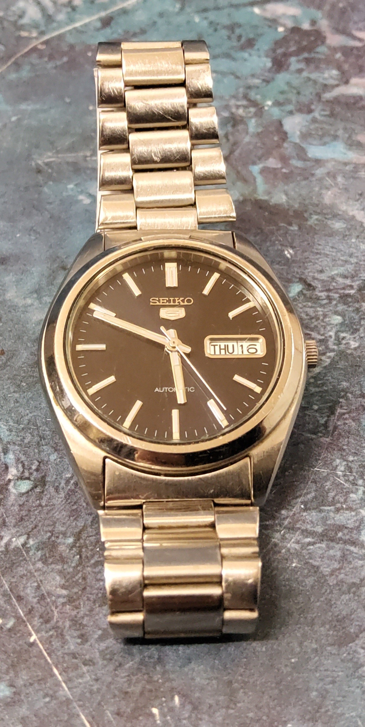 A Seiko 5 Automatic gentleman's wristwatch, twenty-one jewels water resistant WP, transparent back