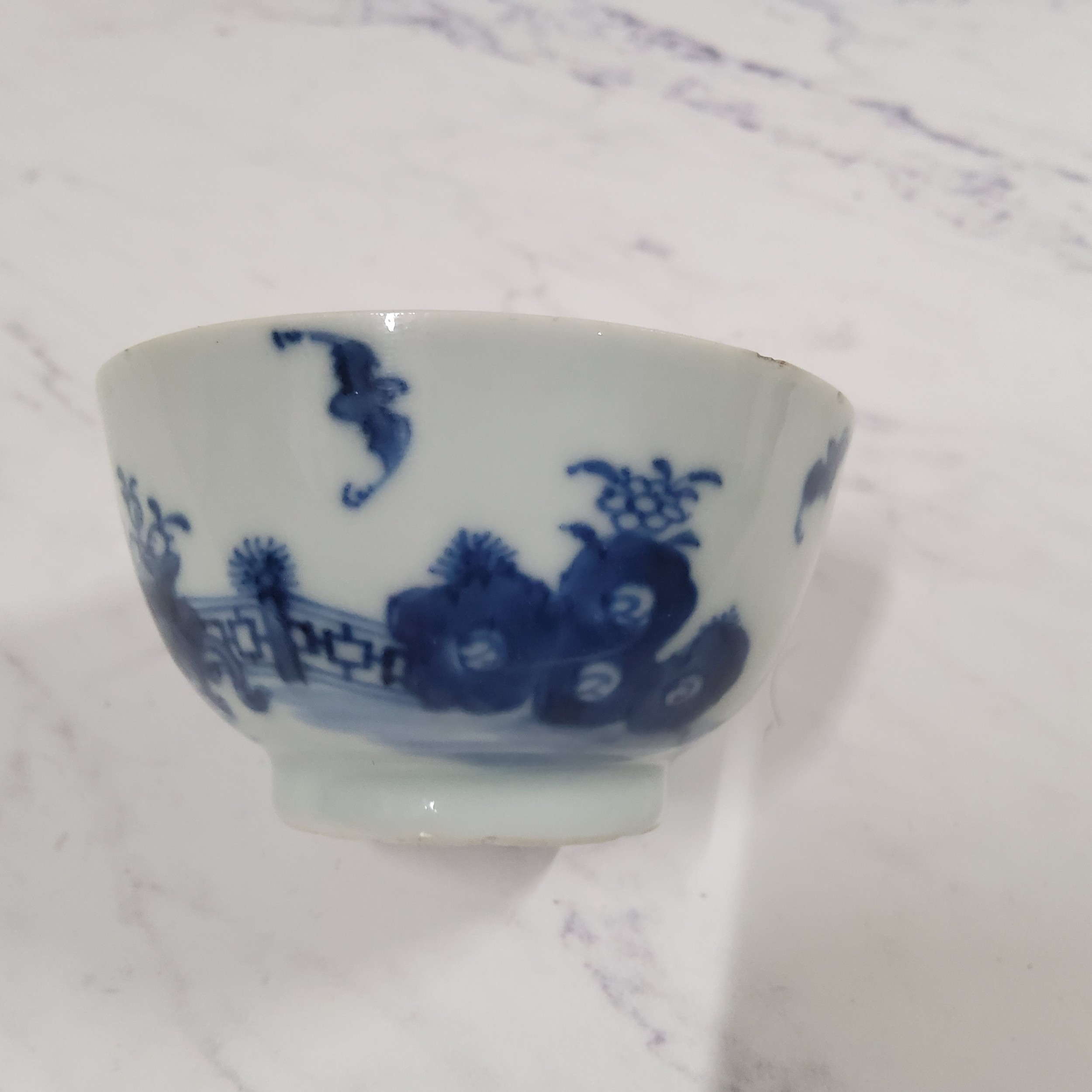 A Chinese Bat pattern tea bowl and saucer, decorated with bat, vase of flowers and fence, 12cm diam, - Image 7 of 13