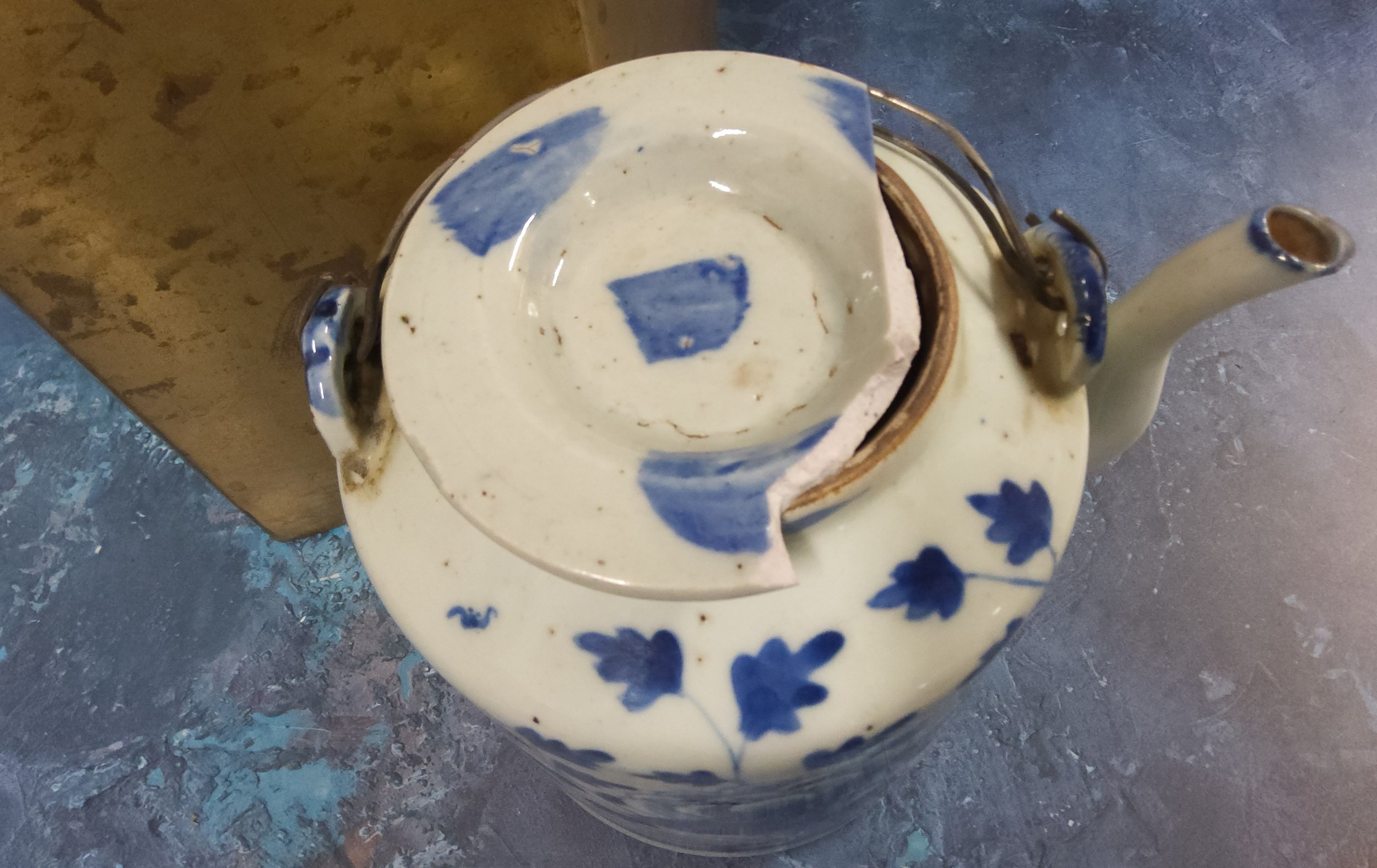 An early 20th century Chinese cylindrical teapot and cover,   decorated in underglaze blue with - Image 5 of 9