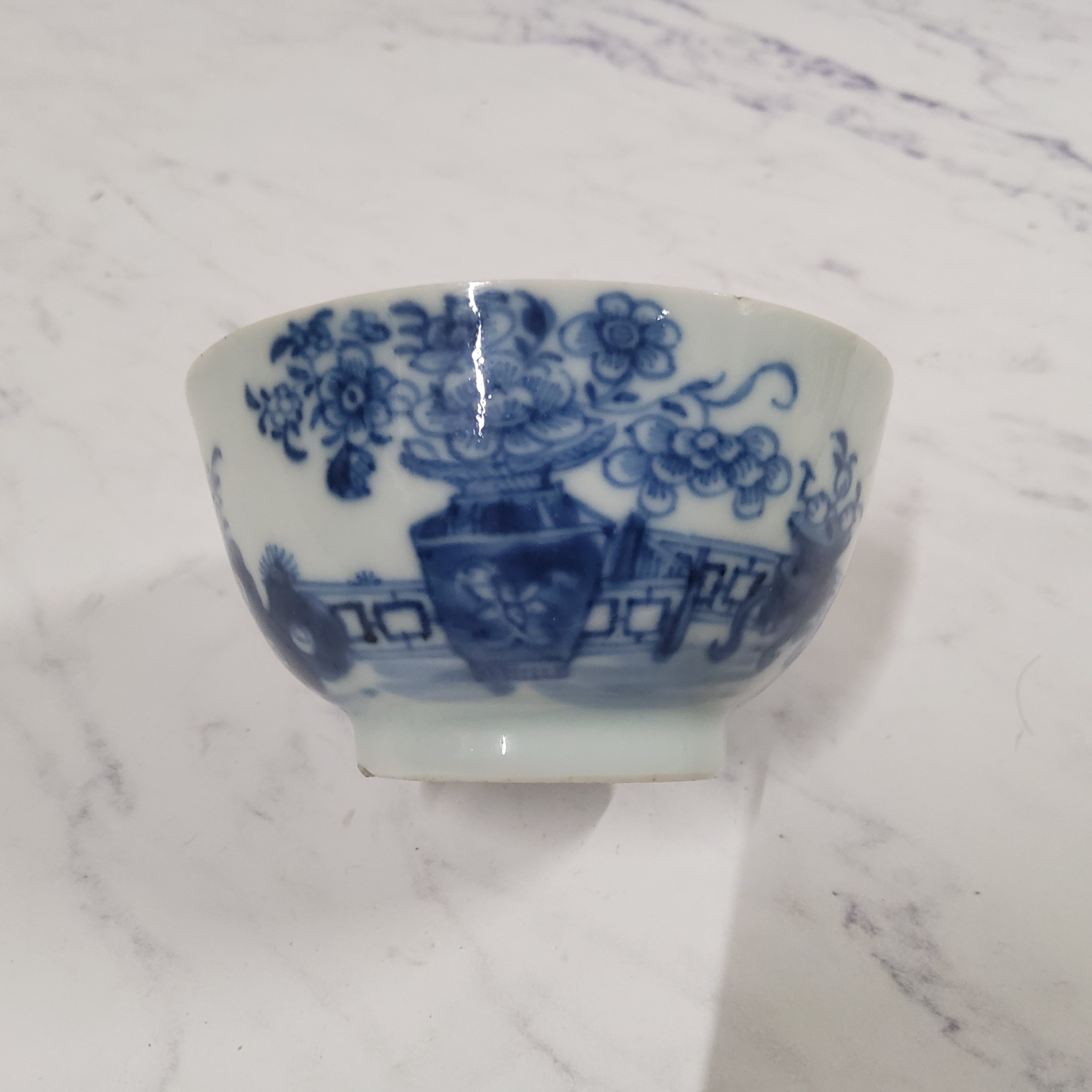 A Chinese Bat pattern tea bowl and saucer, decorated with bat, vase of flowers and fence, 12cm diam, - Image 5 of 13