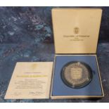 A Republica De Panama Sterling Silver 20 Balboas Coin, 1974, boxed & cert, 129.59 g