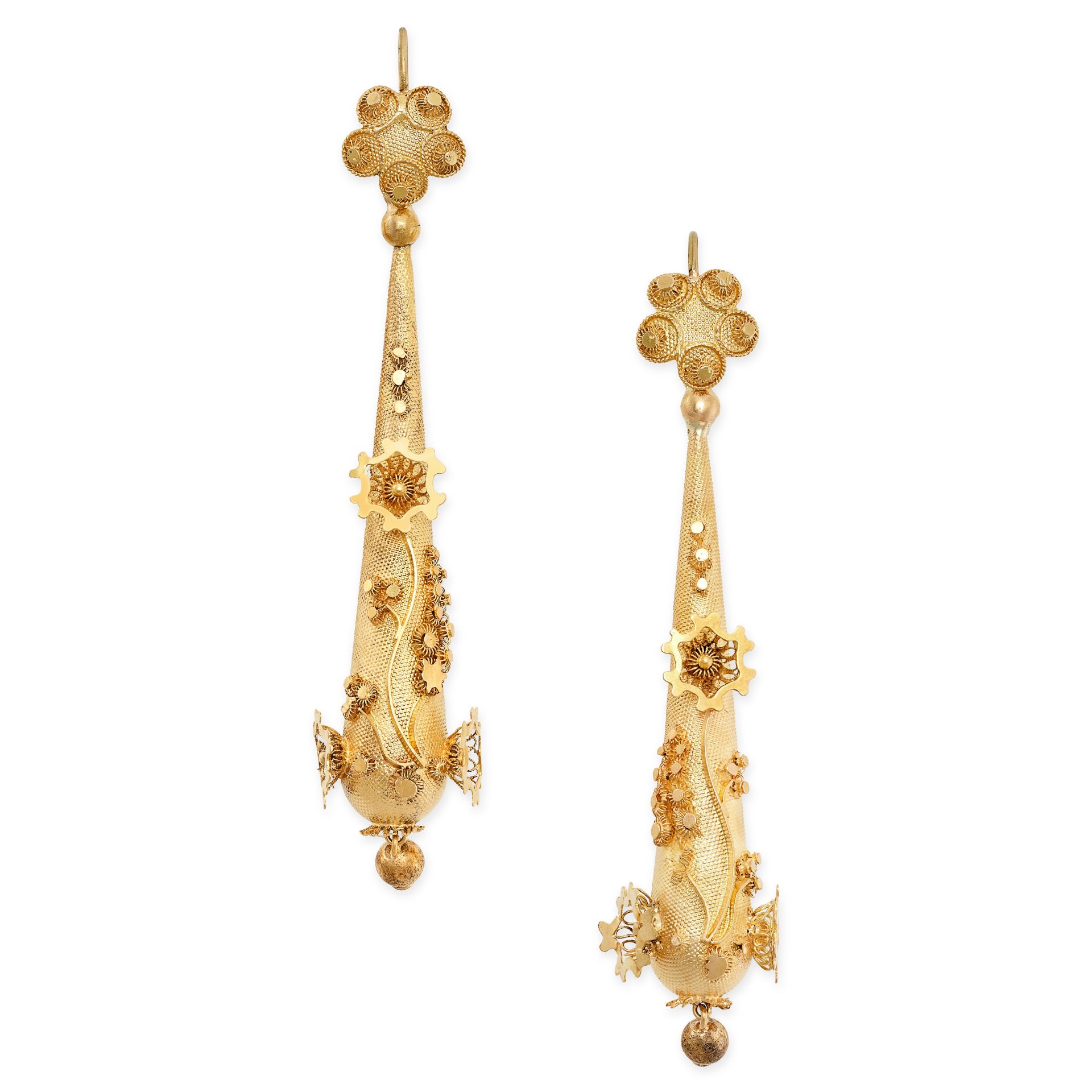 A PAIR OF ANTIQUE GOLD DROP EARRINGS, 19TH CENTURY in yellow gold, the tapering bodies with mesh ... - Bild 2 aus 2