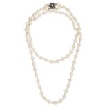 A PEARL AND DIAMOND NECKLACE in yellow gold and silver, comprising a single row of alternating la...