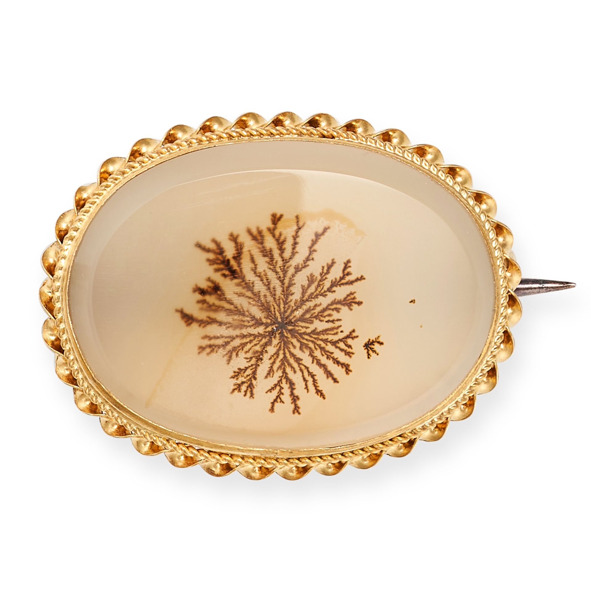 AN ANTIQUE DENDRITIC AGATE BROOCH in yellow gold, set with an oval dendritic agate in a twisted g...