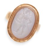 AN AGATE INTAGLIO RING in yellow gold, set with an oval agate intaglio carved to depict a classic...