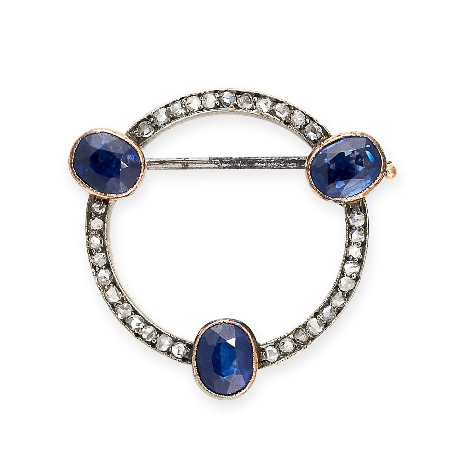 NO RESERVE - AN ANTIQUE RUSSIAN SAPPHIRE AND DIAMOND BROOCH, CIRCA 1910, in 14ct (56 zolotnik) ye...