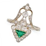 A FINE ANTIQUE BELLE EPOQUE EMERALD AND DIAMOND TIARA RING, EARLY 20TH CENTURY in platinum and ye...