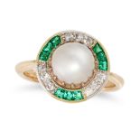 A NATURAL SALTWATER PEARL, EMERALD AND DIAMOND RING in yellow gold, set with a pearl of 7.7mm in ...