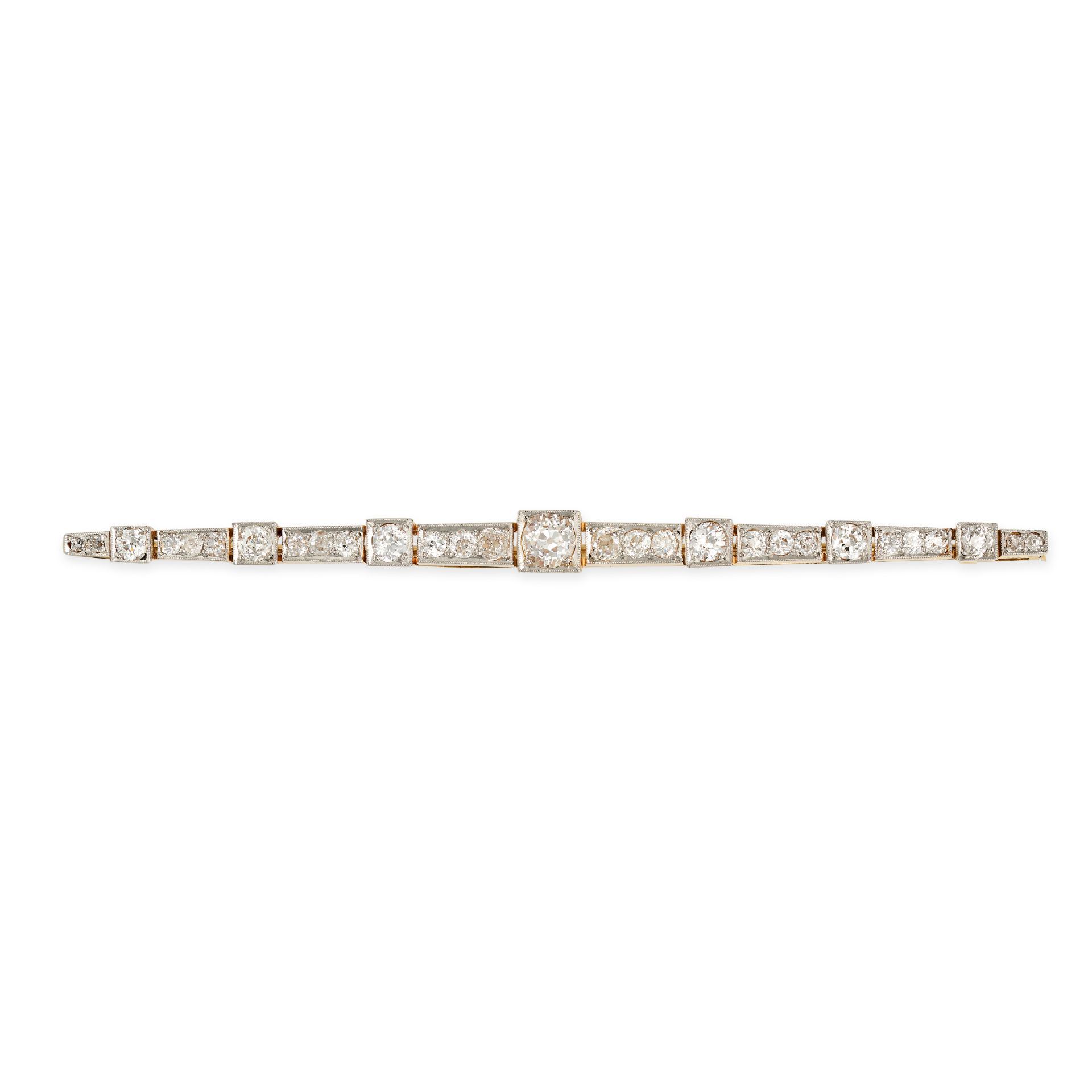 AN ANTIQUE DIAMOND BAR BROOCH, EARLY 20TH CENTURY in yellow gold and platinum, the elongated bar ...