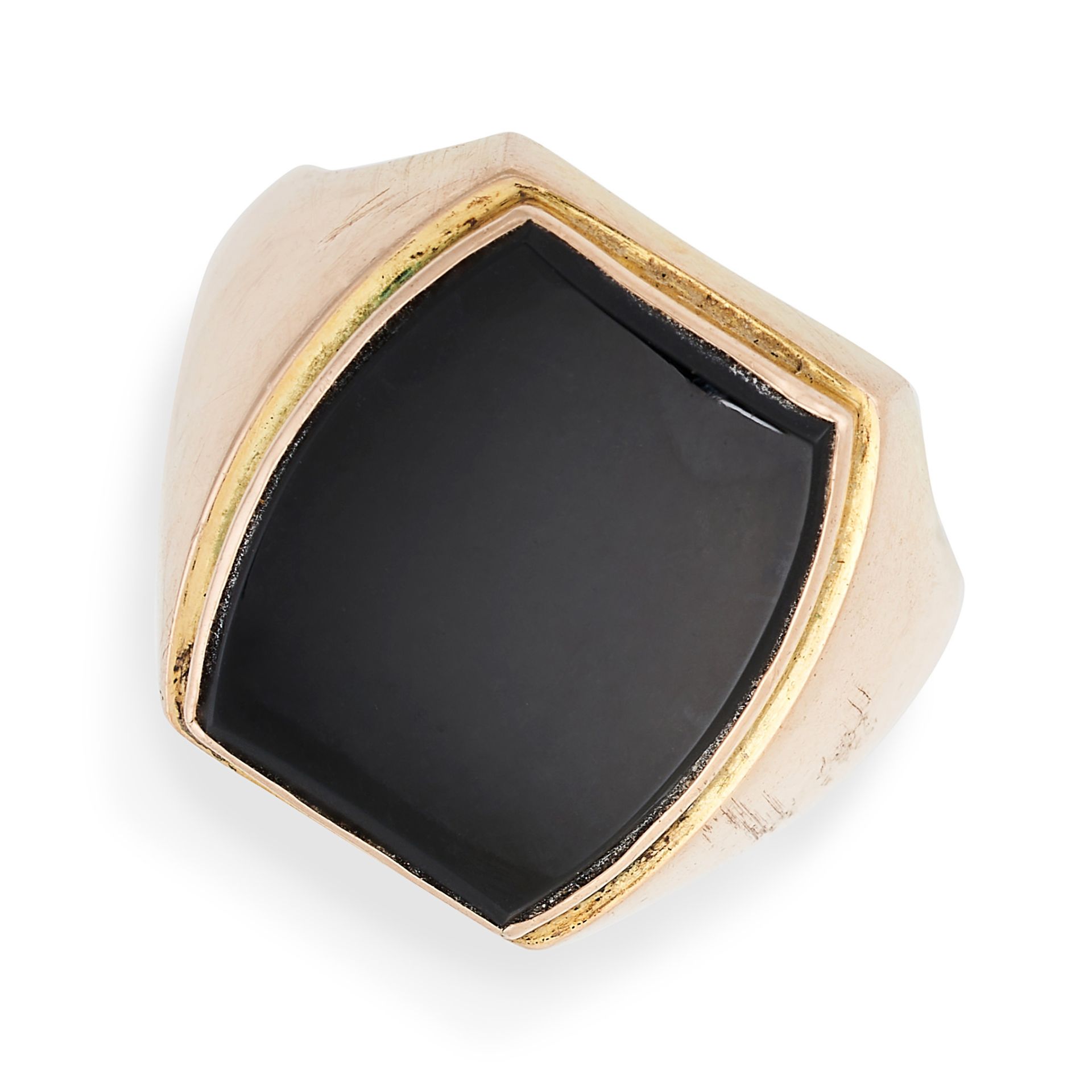 NO RESERVE - A VINTAGE ONYX SIGNET RING in 14ct yellow gold, set with a piece of polished onyx, s...