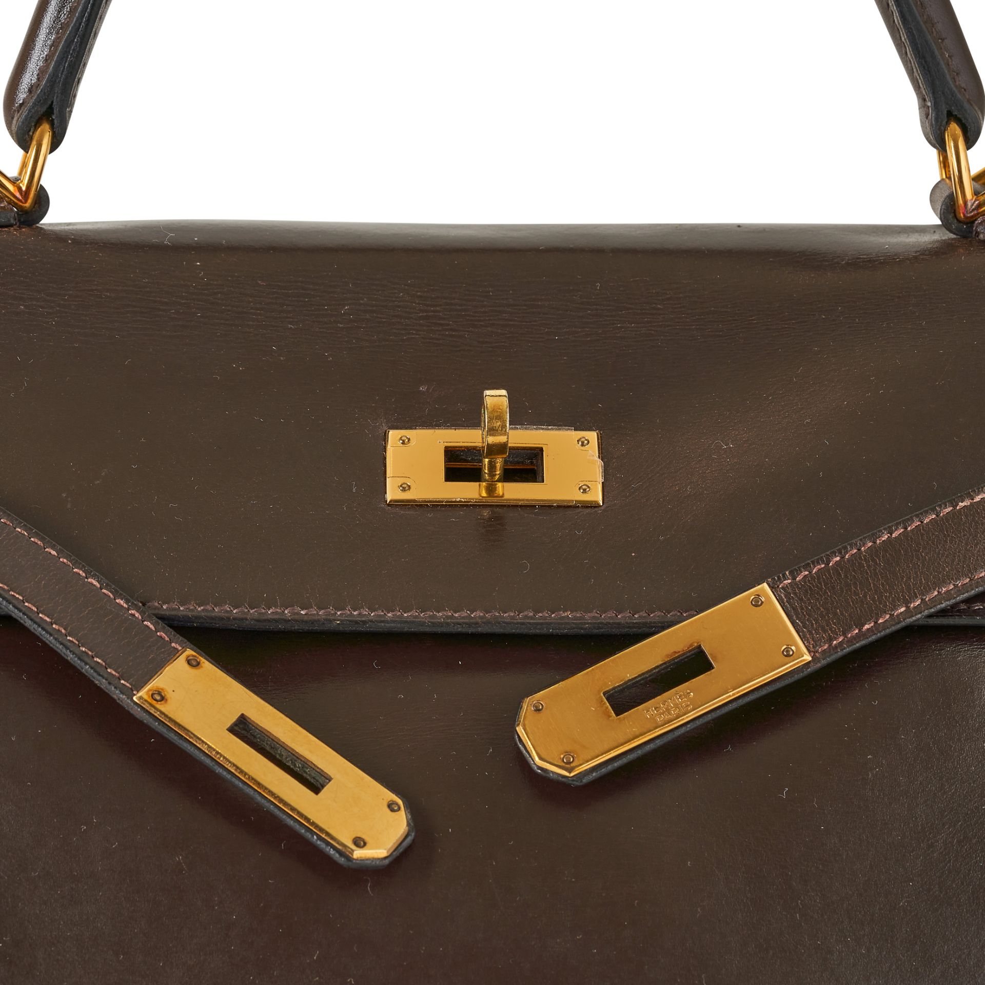 HERMES, A VINTAGE BROWN BOX KELLY 28 BAG (INCLUDES PADLOCK, KEYS AND CLOCHETTE) - Image 4 of 7