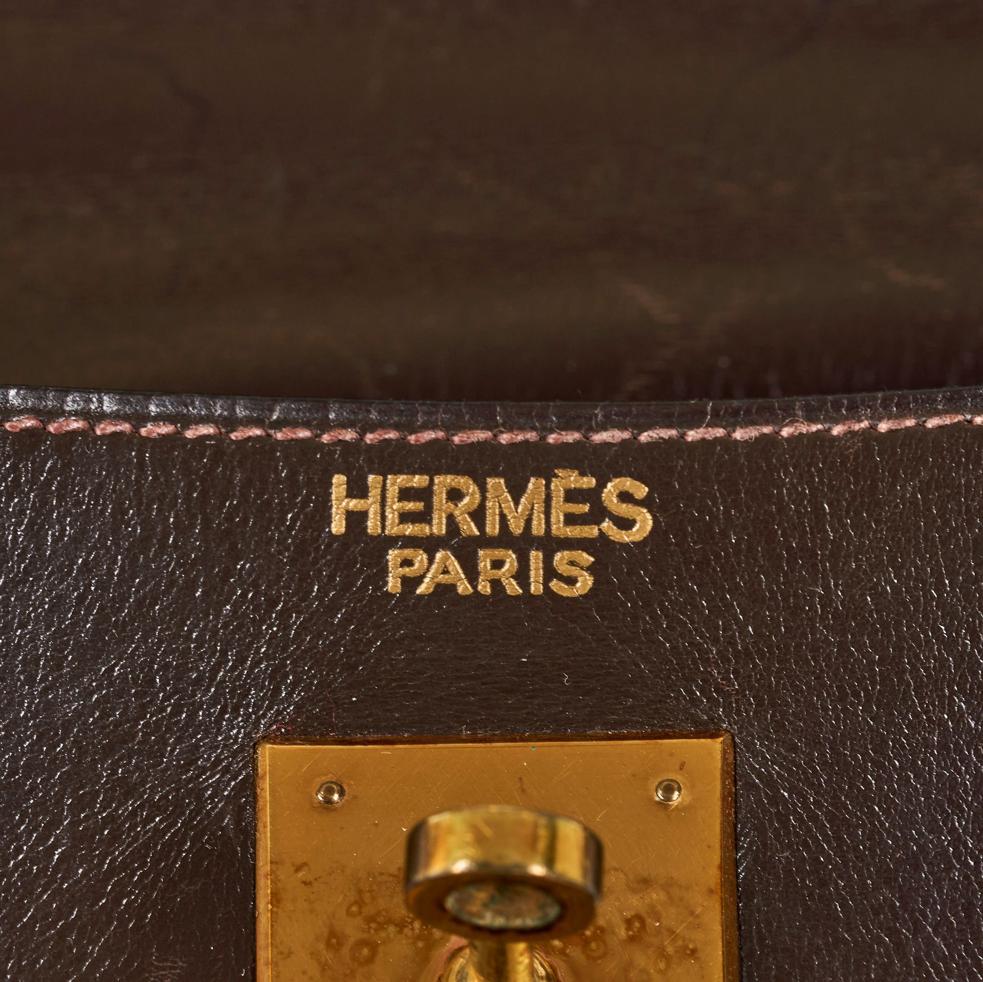 HERMES, A VINTAGE BROWN BOX KELLY 28 BAG (INCLUDES PADLOCK, KEYS AND CLOCHETTE) - Image 5 of 7
