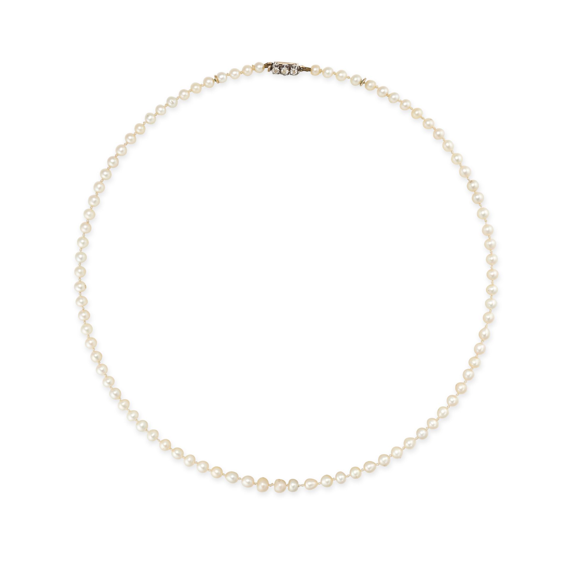 AN ANTIQUE NATURAL SALTWATER PEARL AND DIAMOND NECKLACE in yellow gold and silver, comprising a s...