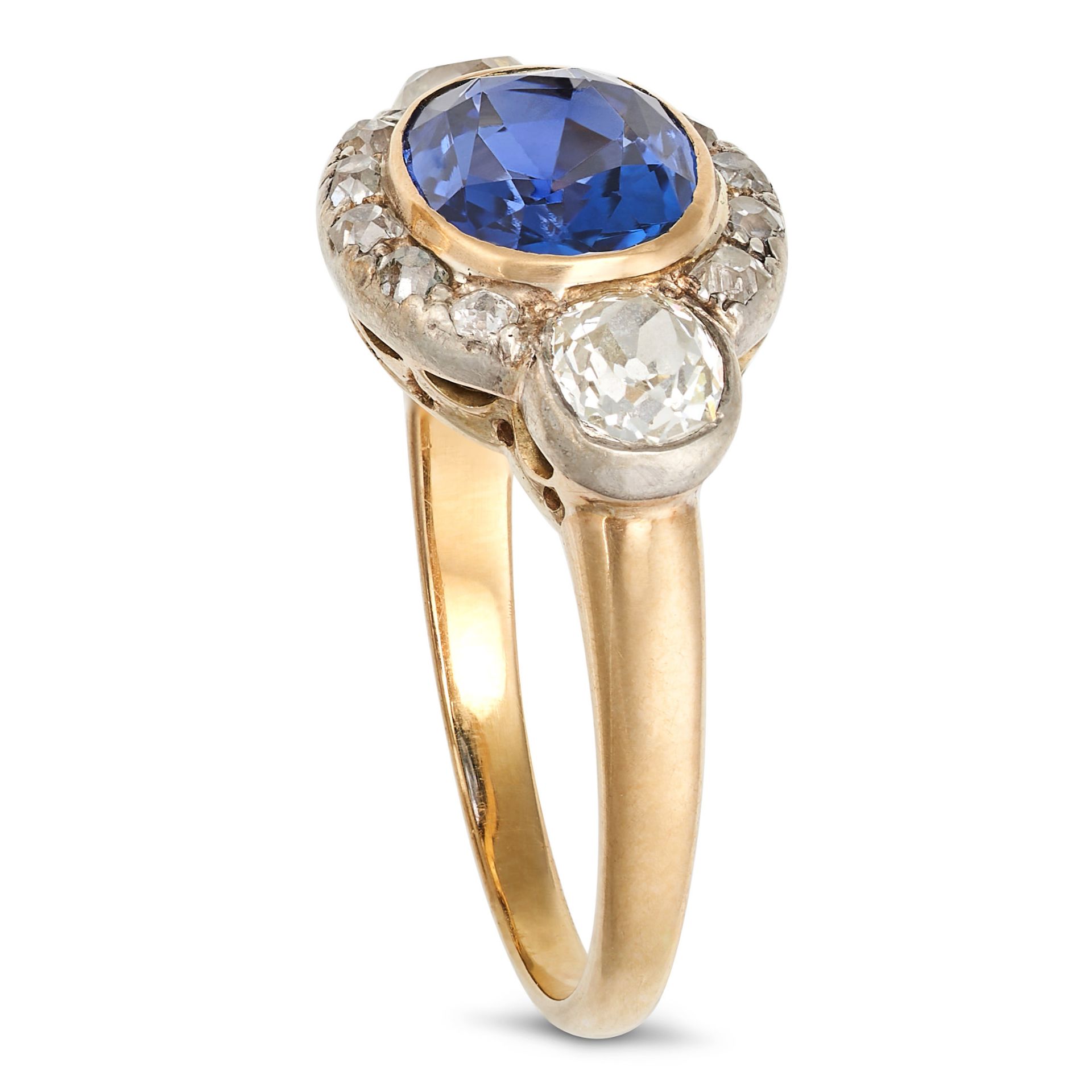 A BURMA NO HEAT SAPPHIRE AND DIAMOND RING in 18ct yellow and white gold, set with a cushion cut s... - Bild 2 aus 2