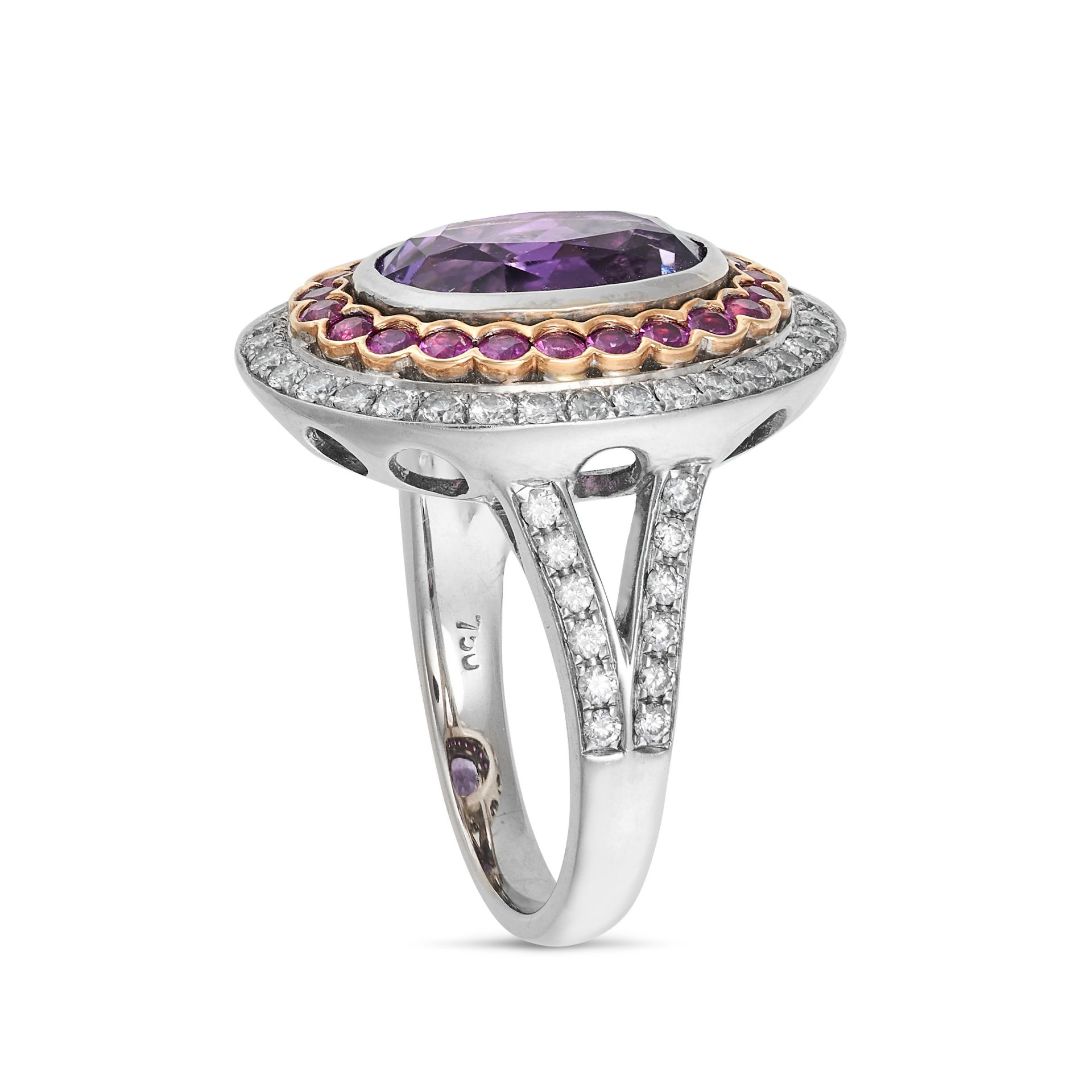 AN AMETHYST, PINK SAPPHIRE AND DIAMOND CLUSTER RING in 18ct white gold, set to the centre with an... - Bild 2 aus 2