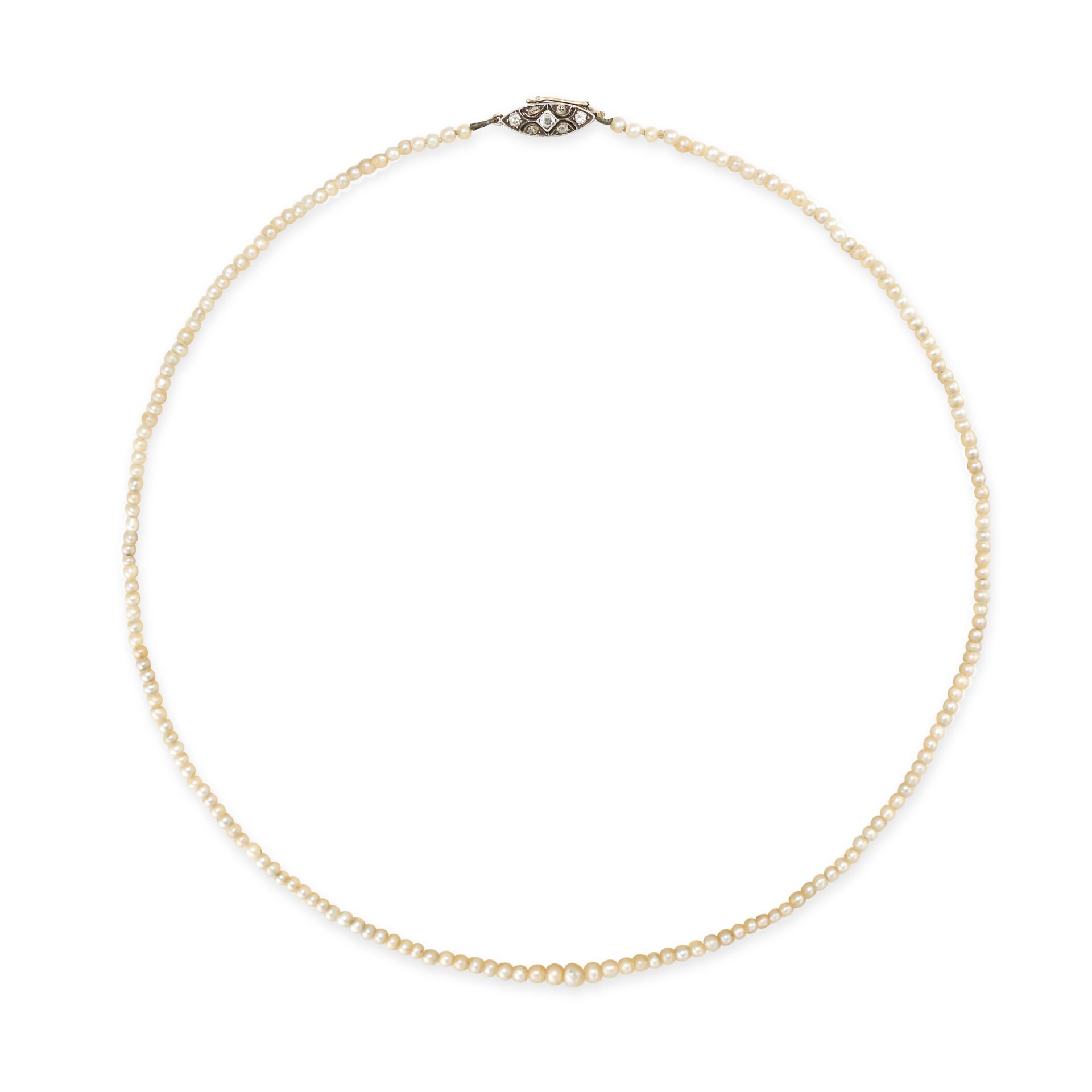 AN ANTIQUE NATURAL SALTWATER PEARL AND DIAMOND NECKLACE in 14ct yellow gold, comprising a graduat...