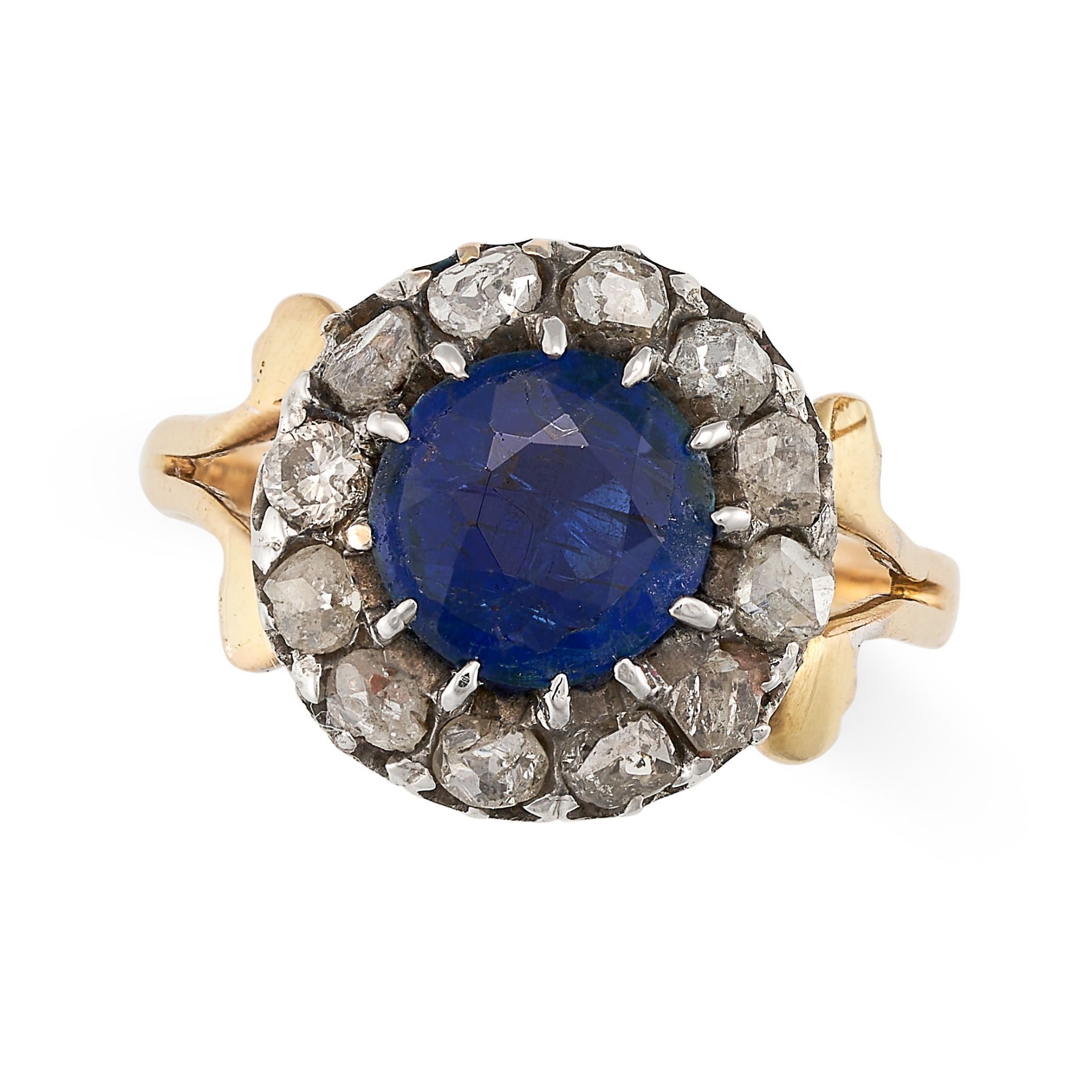 NO RESERVE - AN ANTIQUE SAPPHIRE DOUBLET AND DIAMOND CLUSTER RING in yellow gold, set with a roun...