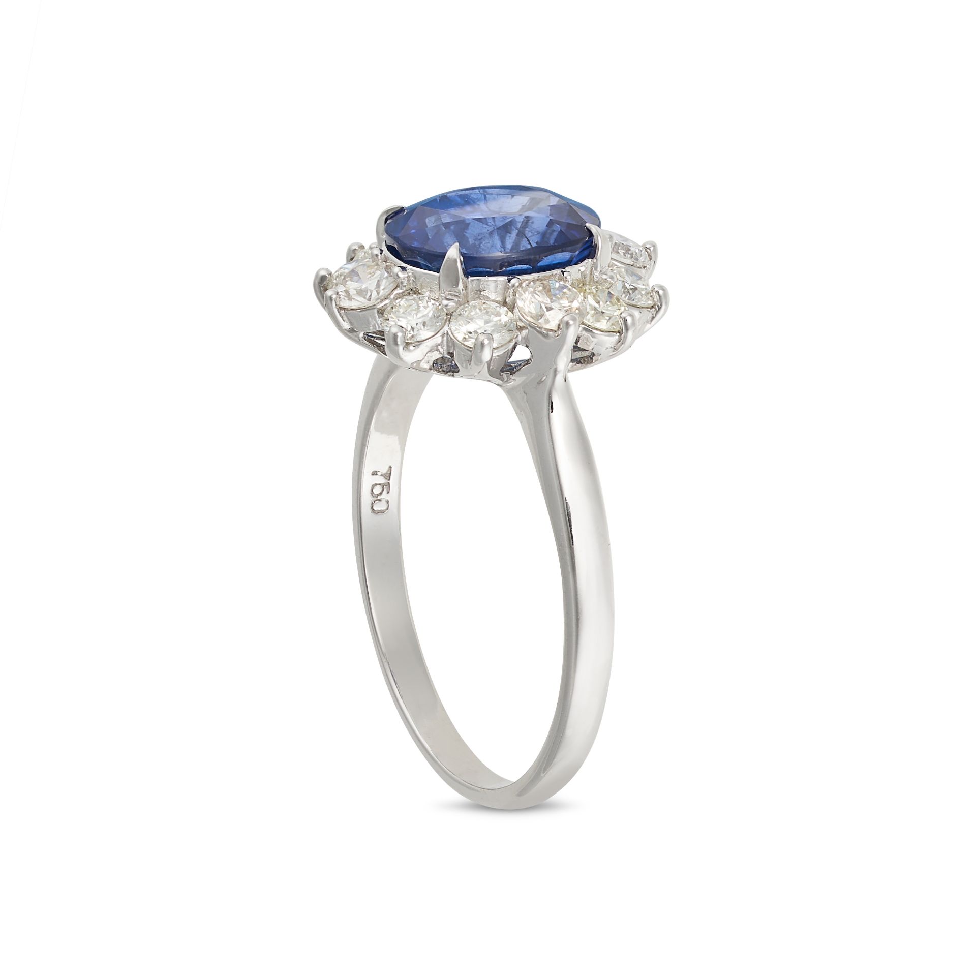 A SAPPHIRE AND DIAMOND CLUSTER RING in 18ct white gold, set with an oval cut sapphire of 3.02 car... - Bild 2 aus 2