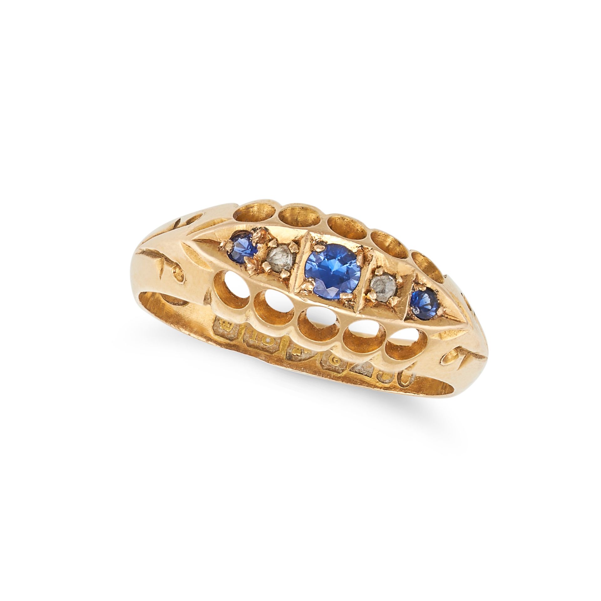 NO RESERVE - AN ANTIQUE SAPPHIRE AND DIAMOND RING in 18ct yellow gold, set with three round cut s...