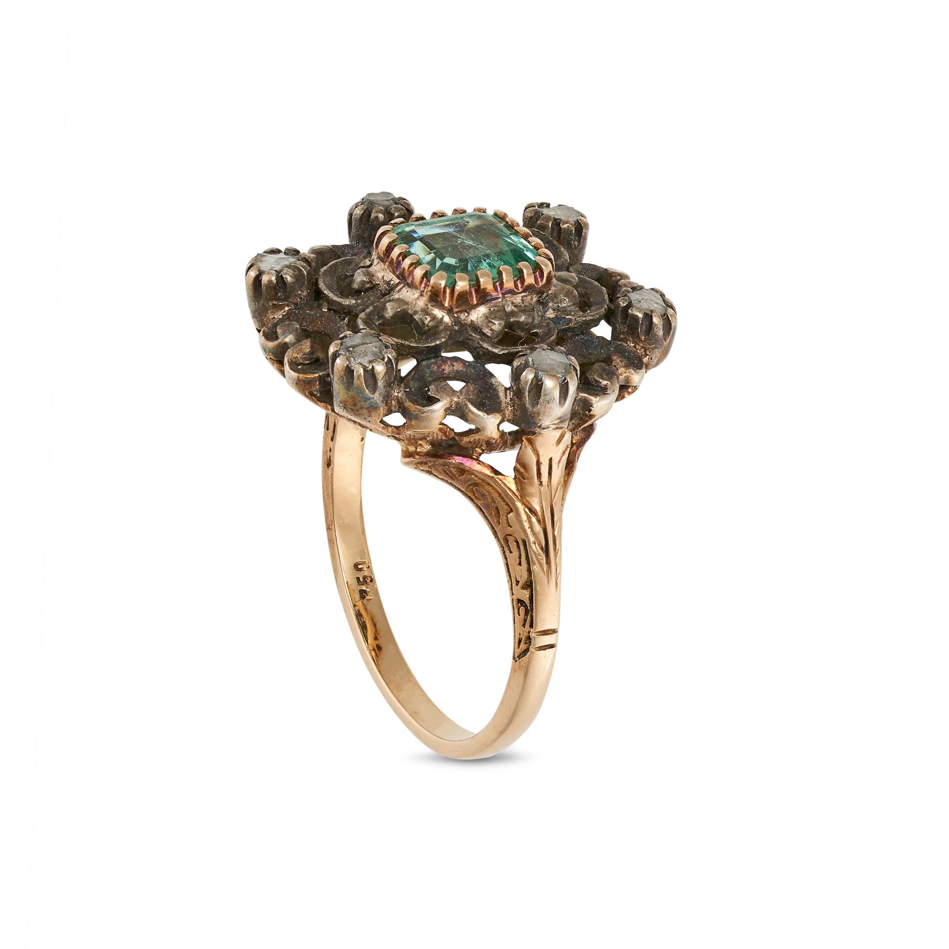 AN EMERALD AND DIAMOND RING in 18ct yellow gold and silver, set with an octagonal step cut emeral... - Bild 2 aus 2