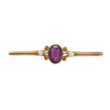 A VINTAGE AMETHYST AND PEARL BAR BROOCH in 14ct yellow gold, set with an oval cut amethyst betwee...