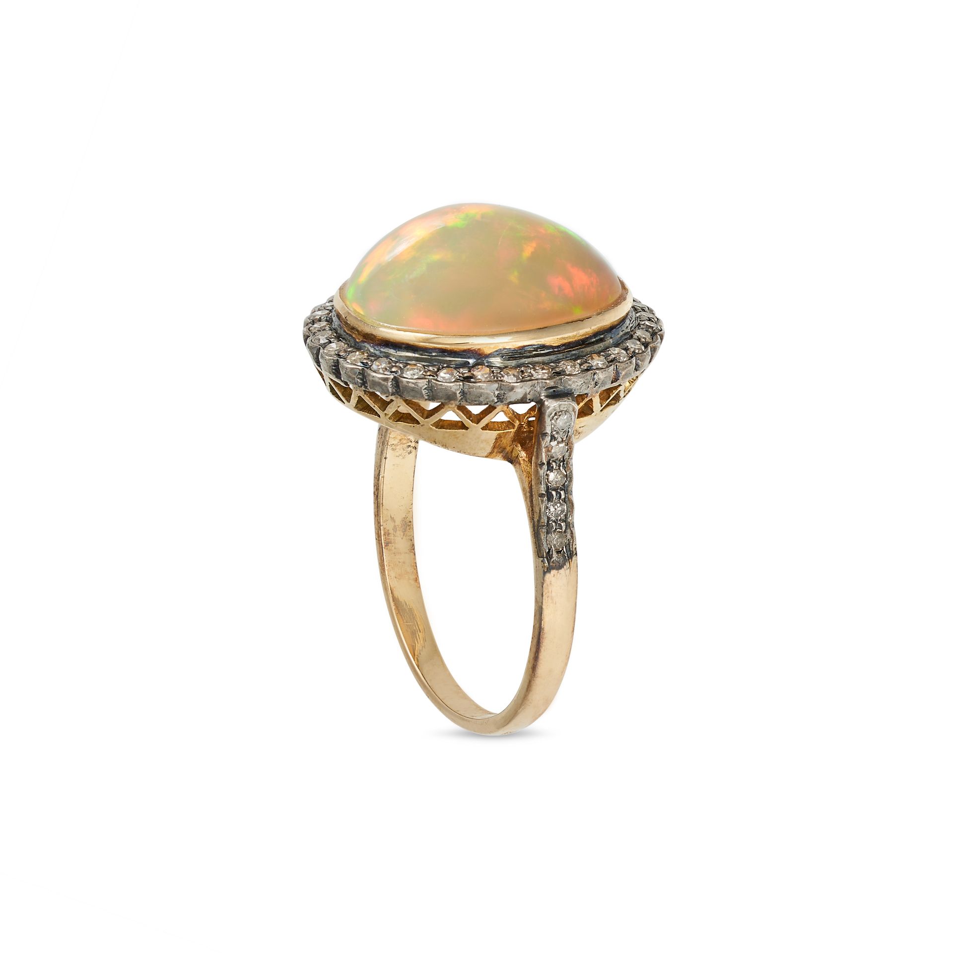 AN OPAL AND DIAMOND CLUSTER RING in yellow gold and silver, set with an oval cabochon opal in a b... - Bild 2 aus 2