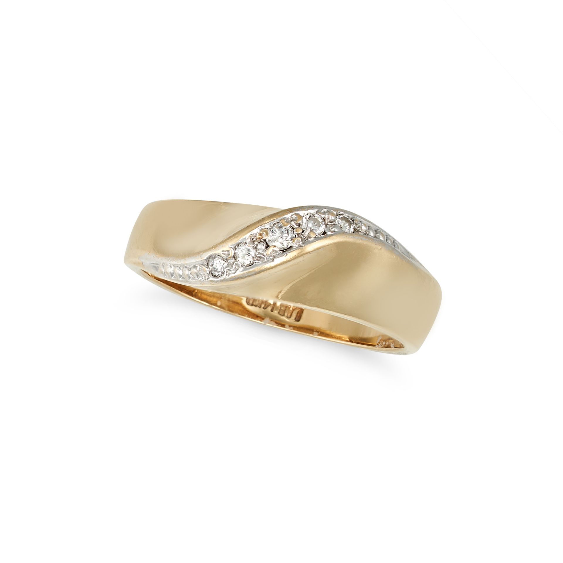 A DIAMOND RING in 14ct yellow gold, set with a row of round brilliant cut diamonds, stamped 14K, ...