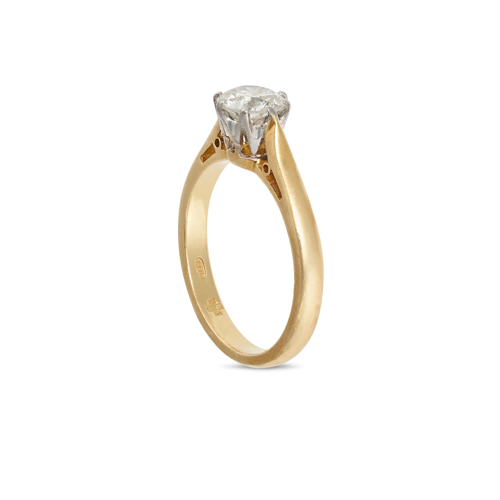 NO RESERVE - A SOLITAIRE DIAMOND RING in 18ct yellow gold, set with a round brilliant cut diamond... - Image 2 of 2