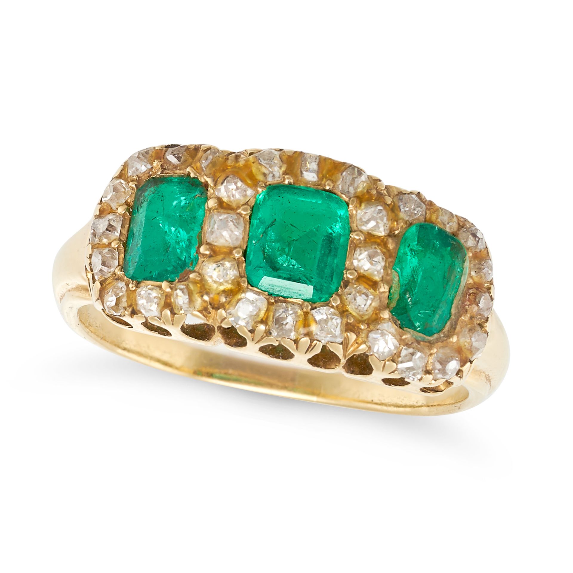 AN ANTIQUE EMERALD AND DIAMOND CLUSTER RING in yellow gold, set with three octagonal step cut eme...