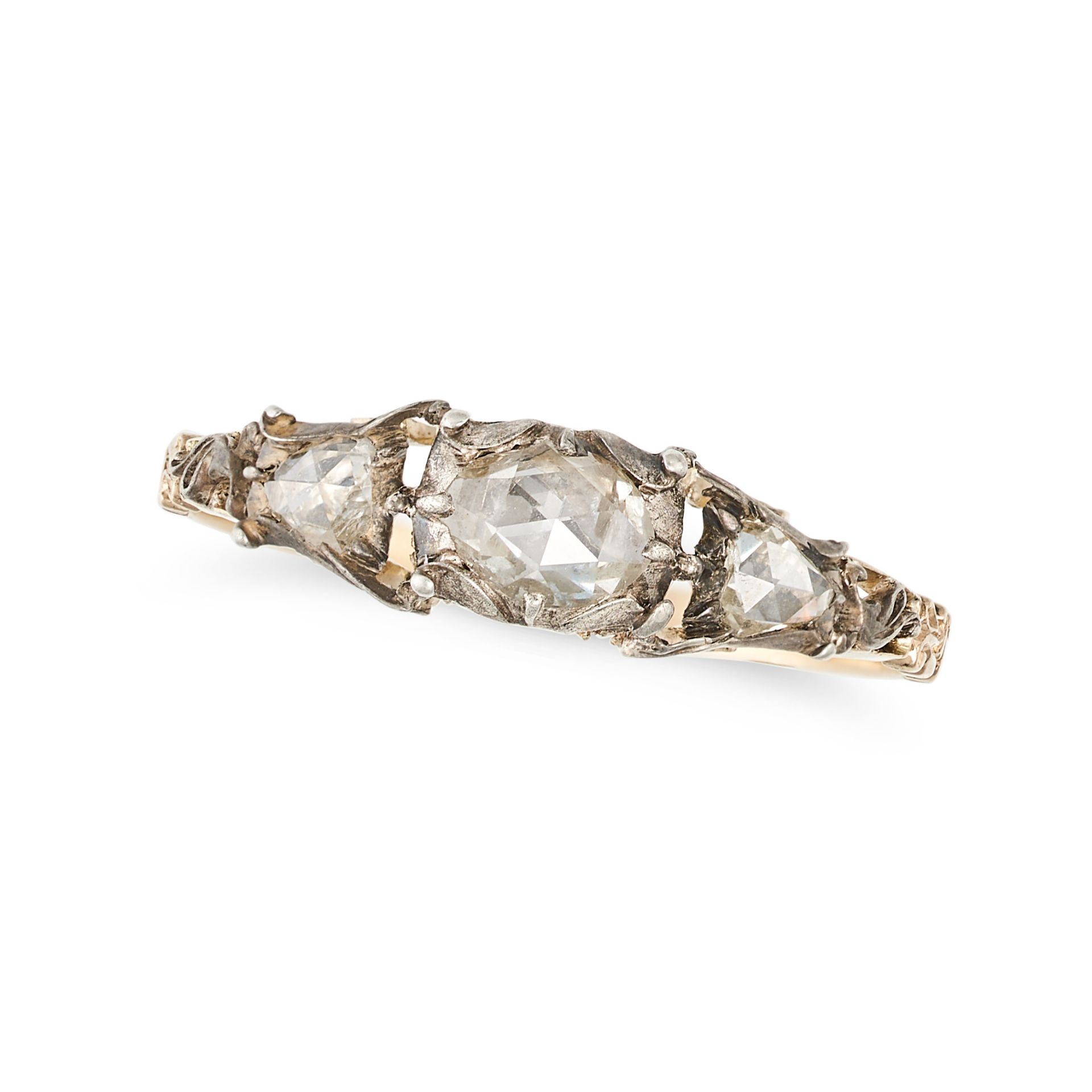 AN ANTIQUE GEORGIAN DIAMOND THREE STONE RING in yellow gold and silver, set to the centre with a ...