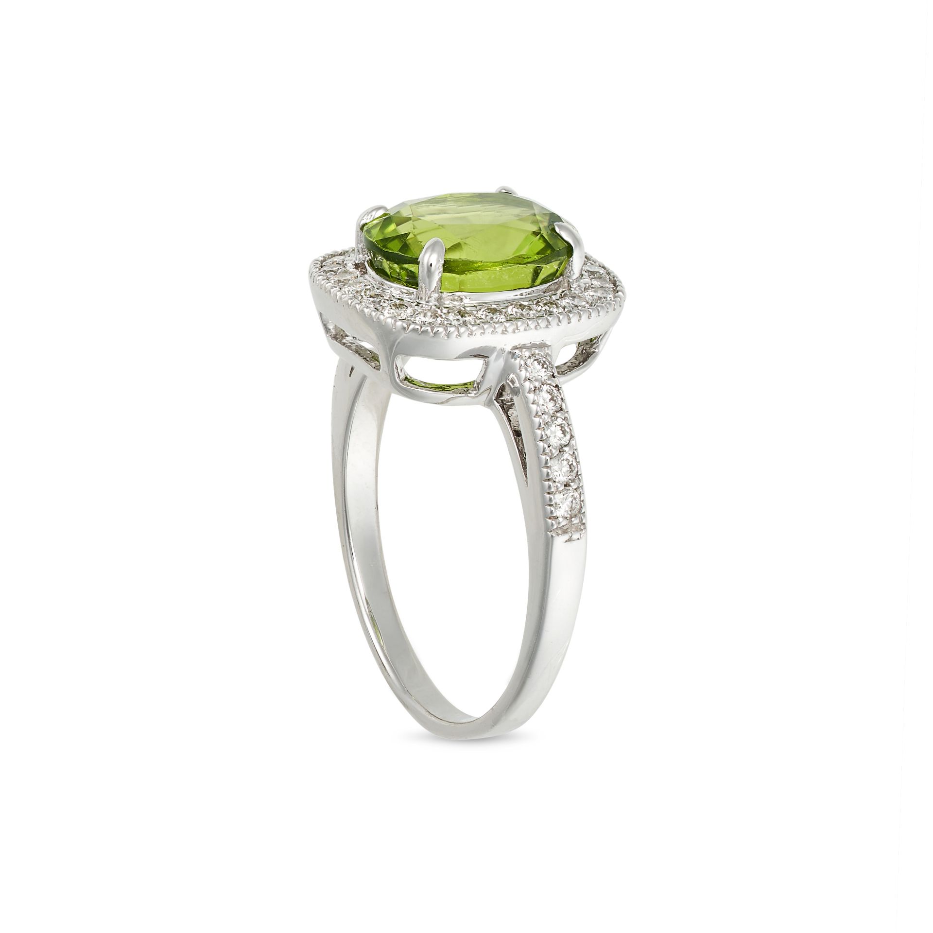 A PERIDOT AND DIAMOND RING in 18ct white gold, set with an oval cut peridot of approximately 2.50... - Bild 2 aus 2