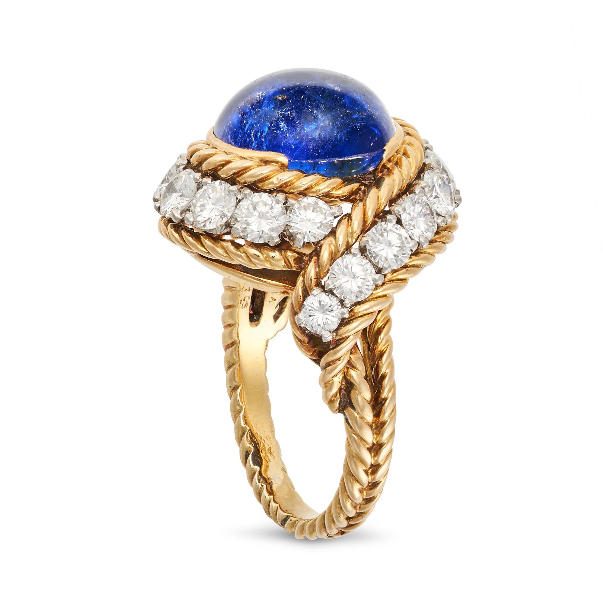 VAN CLEEF & ARPELS, A VINTAGE SAPPHIRE AND DIAMOND RING in 18ct yellow gold and platinum, set wit... - Bild 2 aus 2