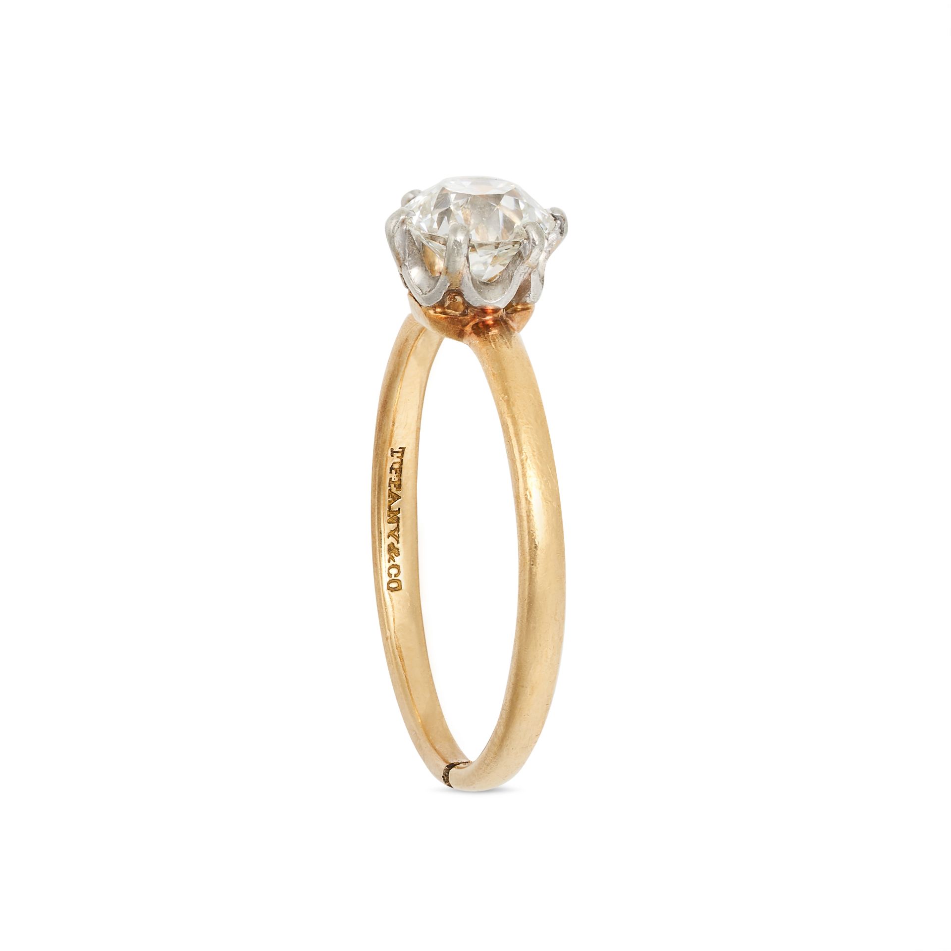 TIFFANY & CO., A VINTAGE SOLITAIRE DIAMOND RING in 18ct yellow gold, set with an old cut diamond ... - Bild 2 aus 2