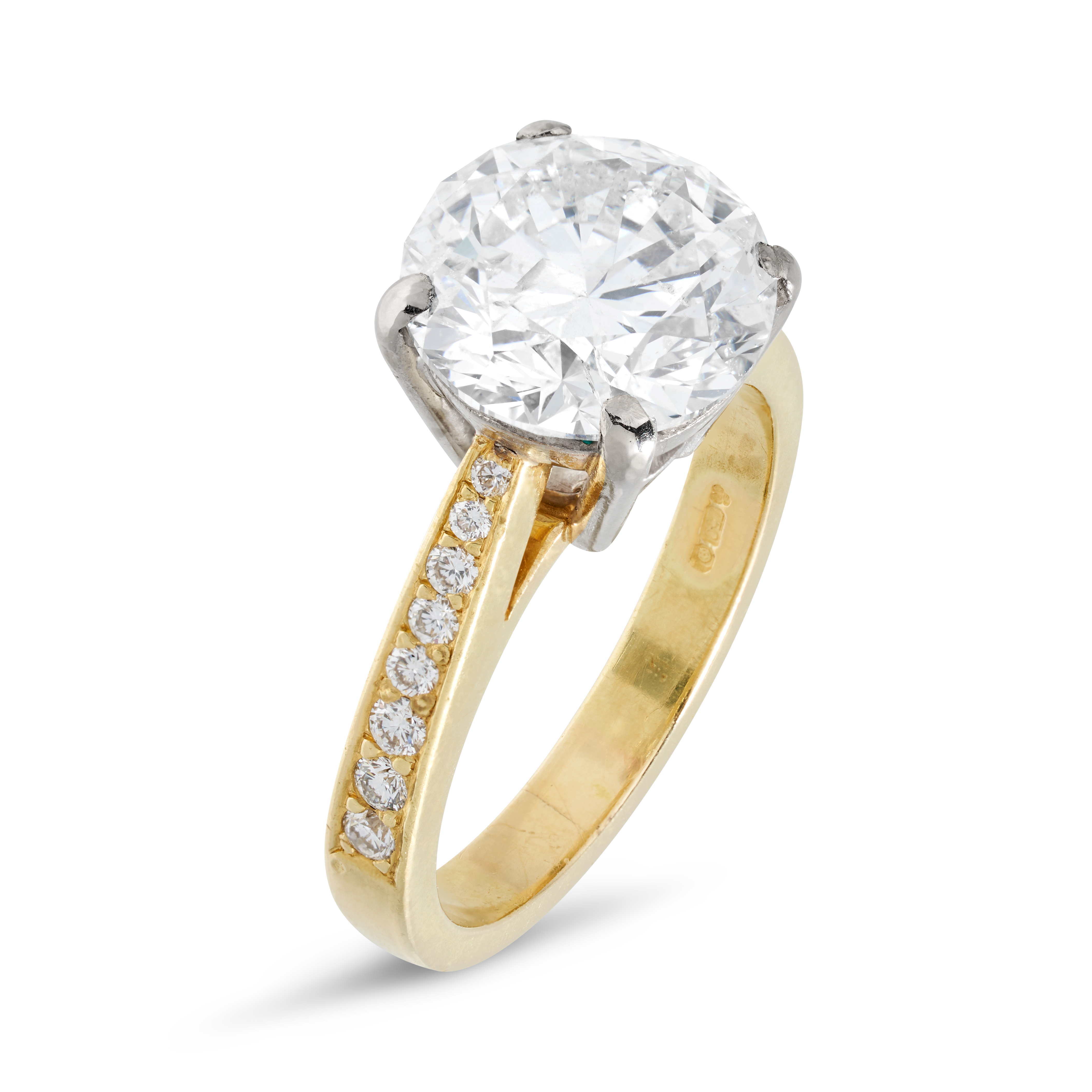 A 4.01 CARAT SOLITAIRE DIAMOND ENGAGEMENT RING in 18ct yellow gold, set with a round brilliant cu... - Image 2 of 2