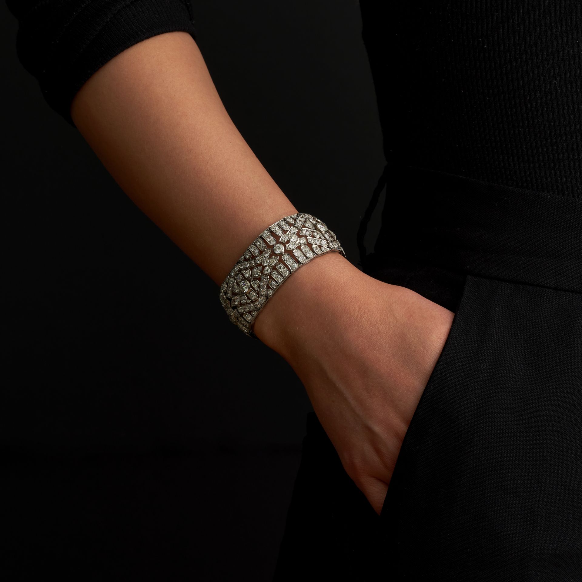 A FINE FRENCH ART DECO DIAMOND BRACELET in 18ct white gold, the openwork bracelet set with four p...