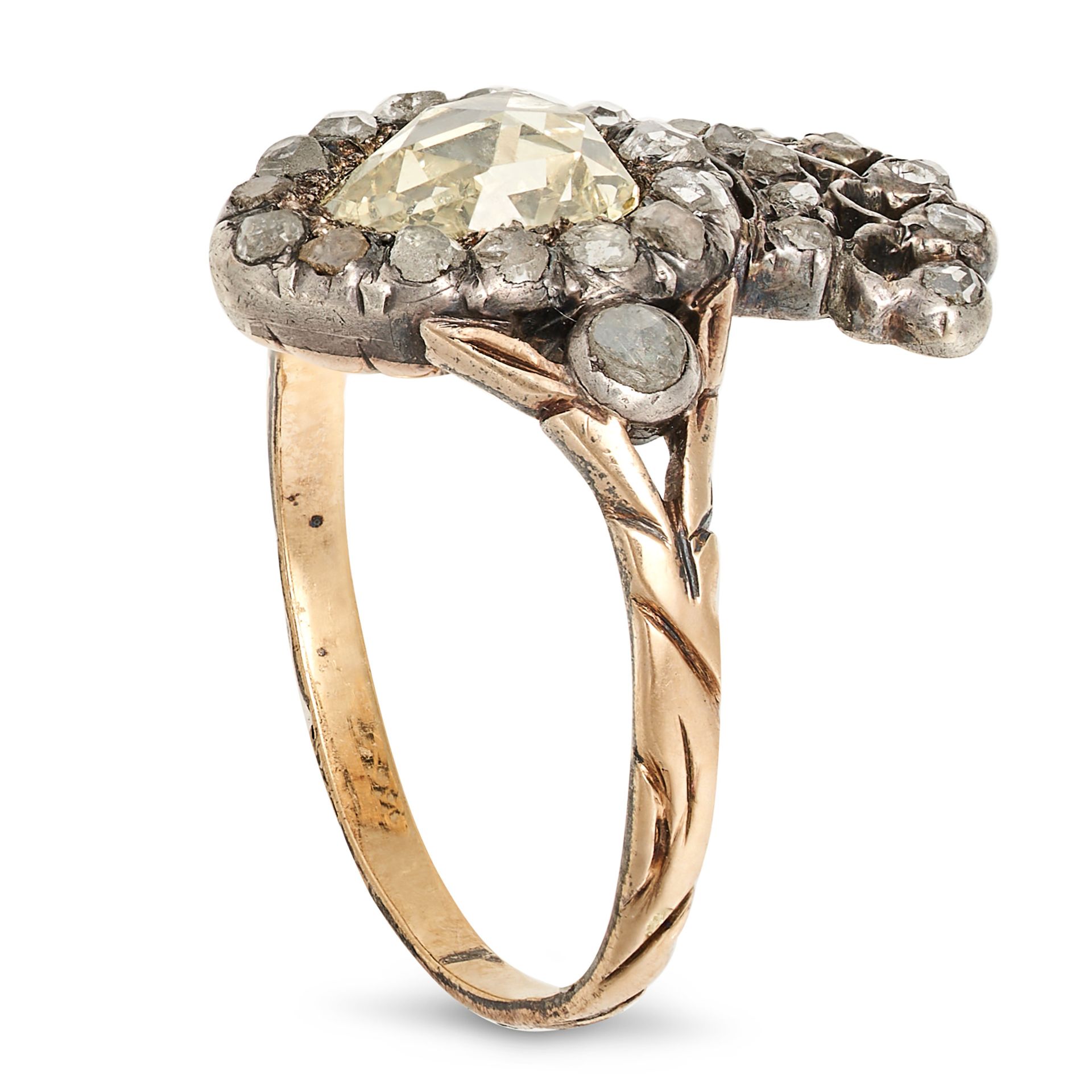 AN ANTIQUE GEORGIAN DIAMOND CROWNED HEART RING in yellow gold and silver, set to the centre with ... - Image 2 of 2